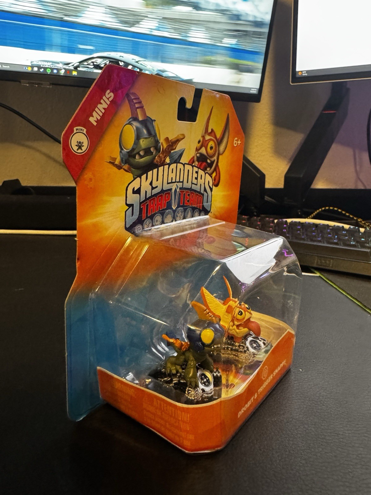 Activision Skylanders Trap Team Drobot & Trigger Snappy Figure Card Sticker