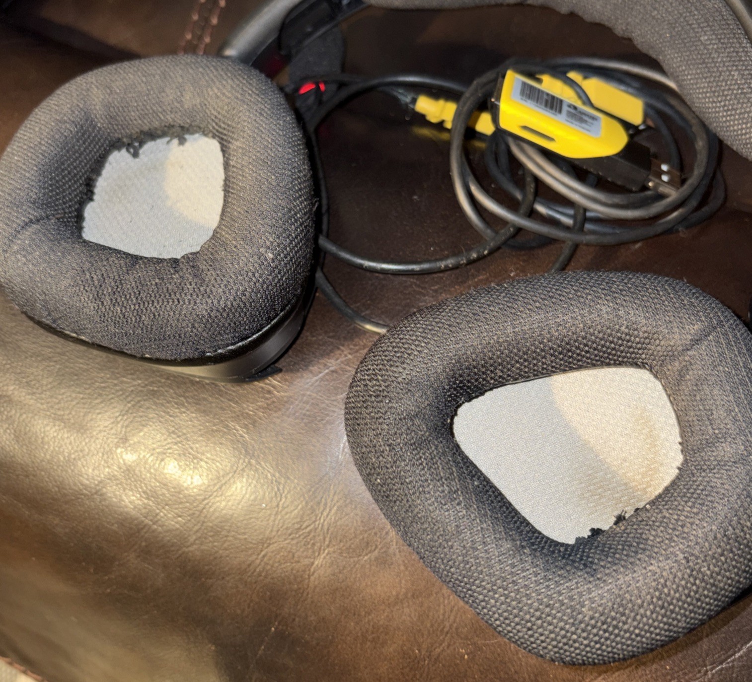 Corsair Headset Wireless Gaming And VOIP Calls Works Well. Few Scuffs.