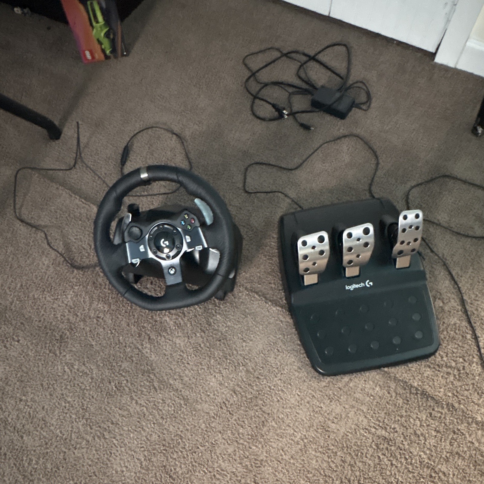 Logitech G29 Driving Force Racing Wheel & Pedals w/ Paddle Shifters Xbox&PC