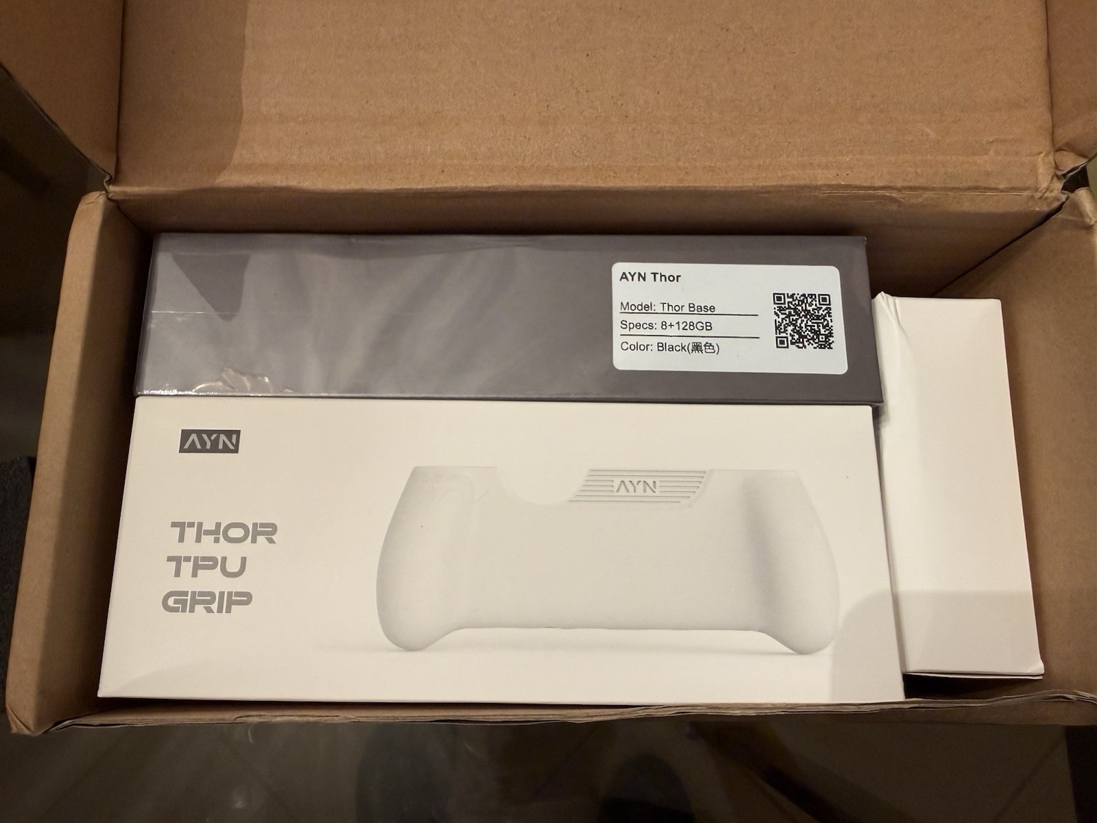 AYN Thor Base (batch 5) (128gb) Android Handheld Dual Screen With Accessories