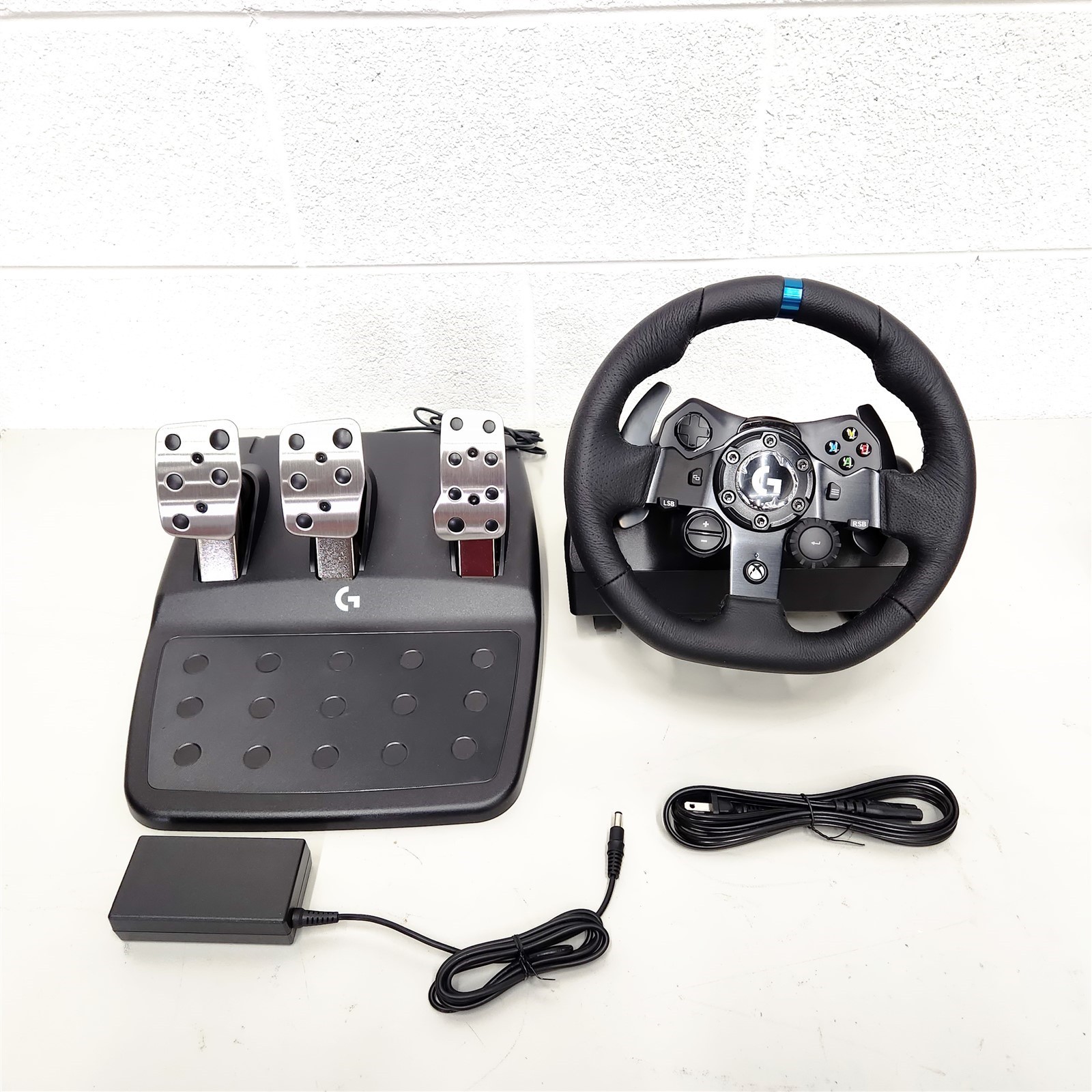 Logitech G923 Racing Wheel and Pedals for Xbox X|S, Xbox One and PC