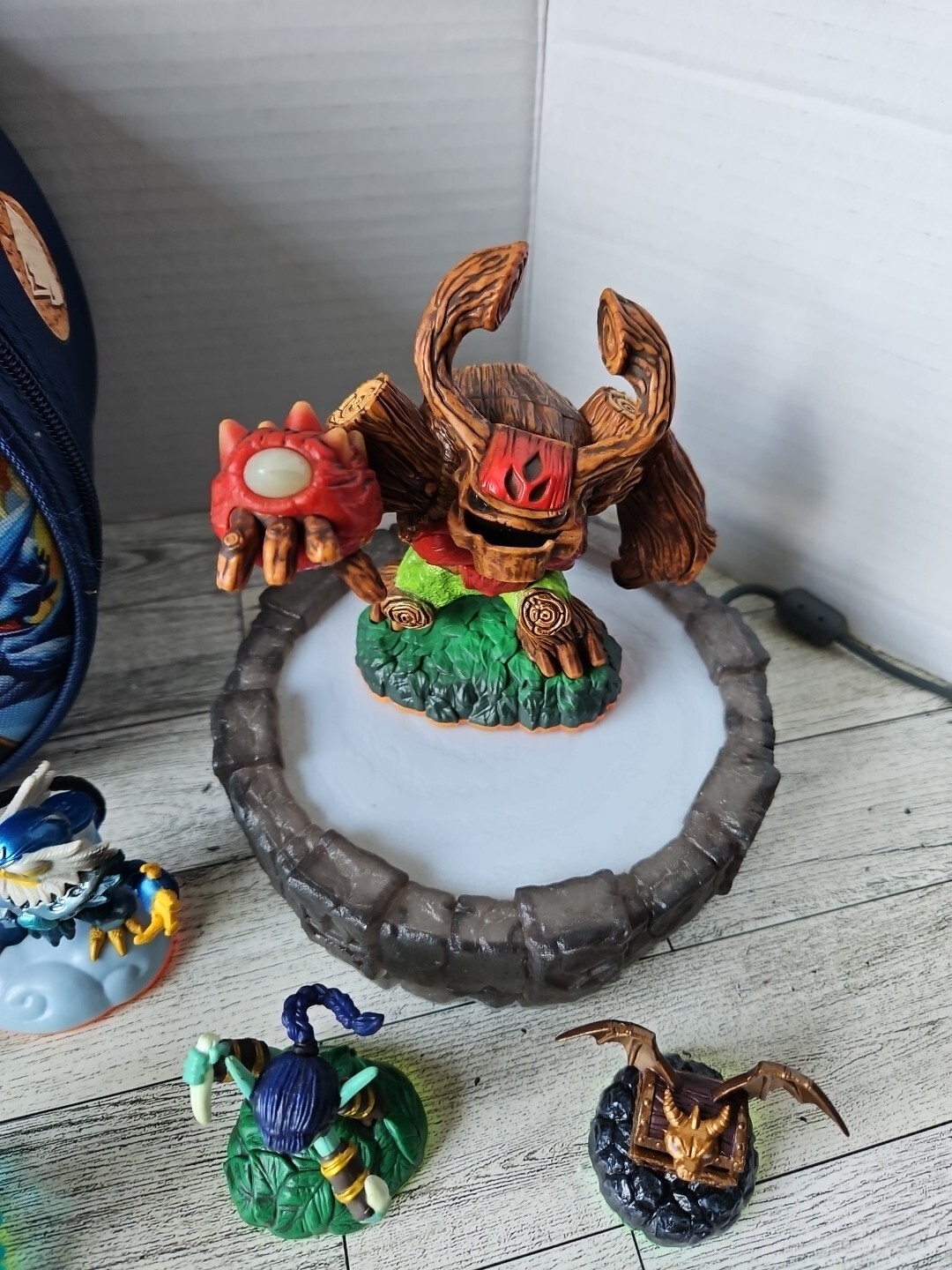 Skylanders Lot of 10 Character & Vehicle Figures w/ Bag And Changing Color Base