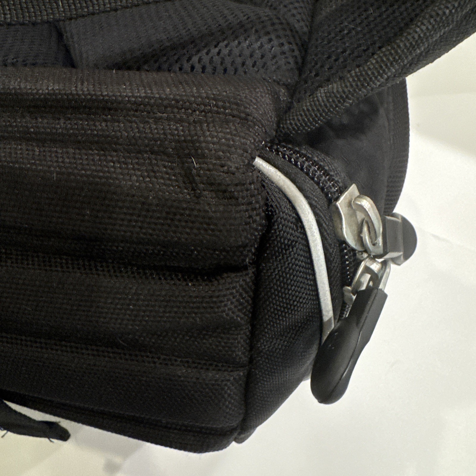 Black Mad Catz Licensed Xbox 360 Padded Backpack Case w/ Partitions Black Nylon