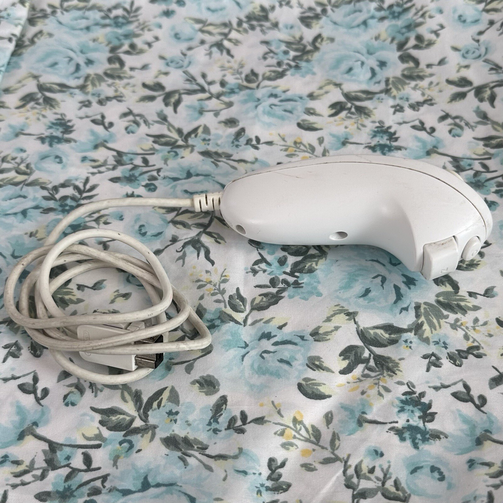 Nintendo Wii RVL-001(USA) 512 MB Home Console – White Bundle