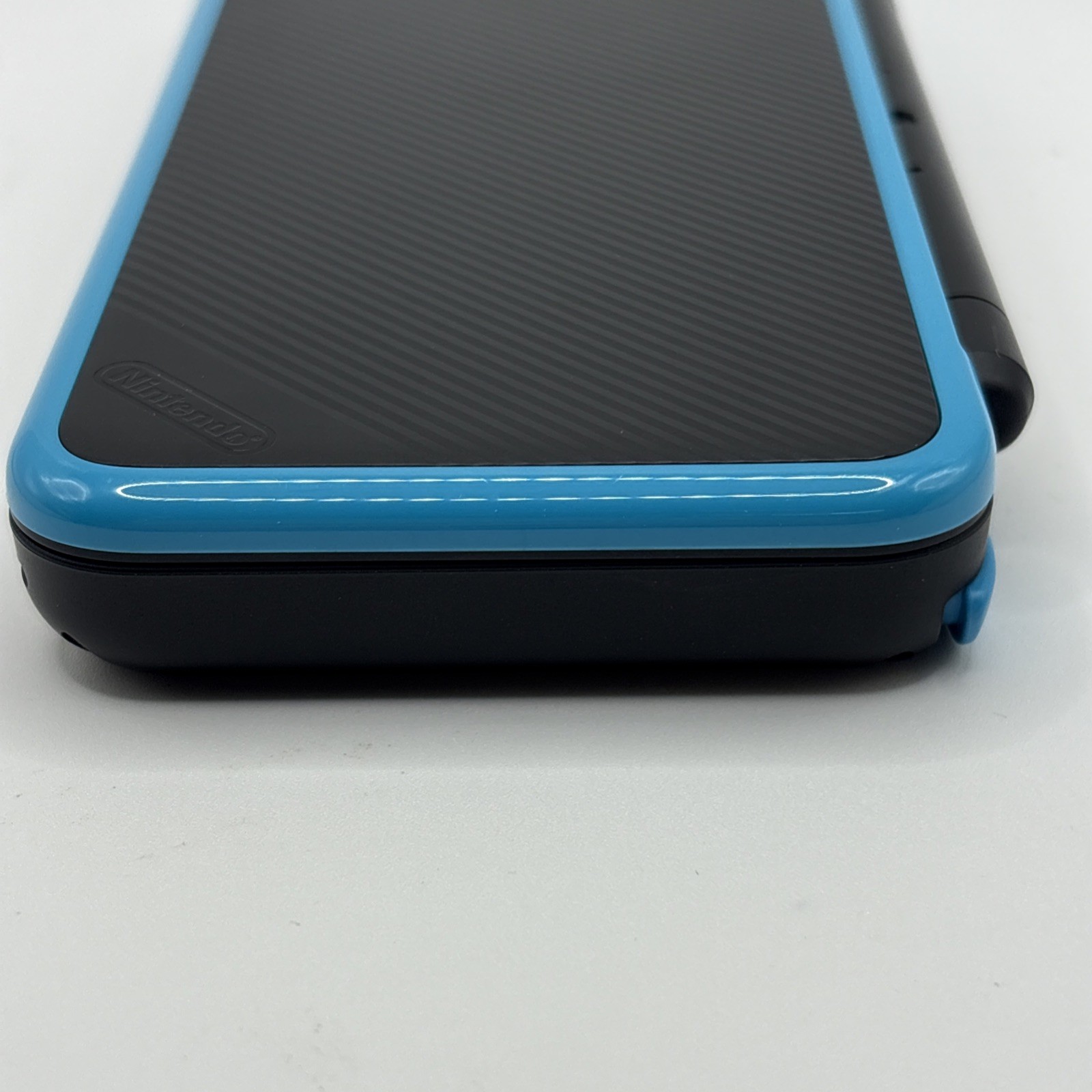 Nintendo 2DS XL Console – Black/Turquoise – Bundle W/ Charger / Case / Game