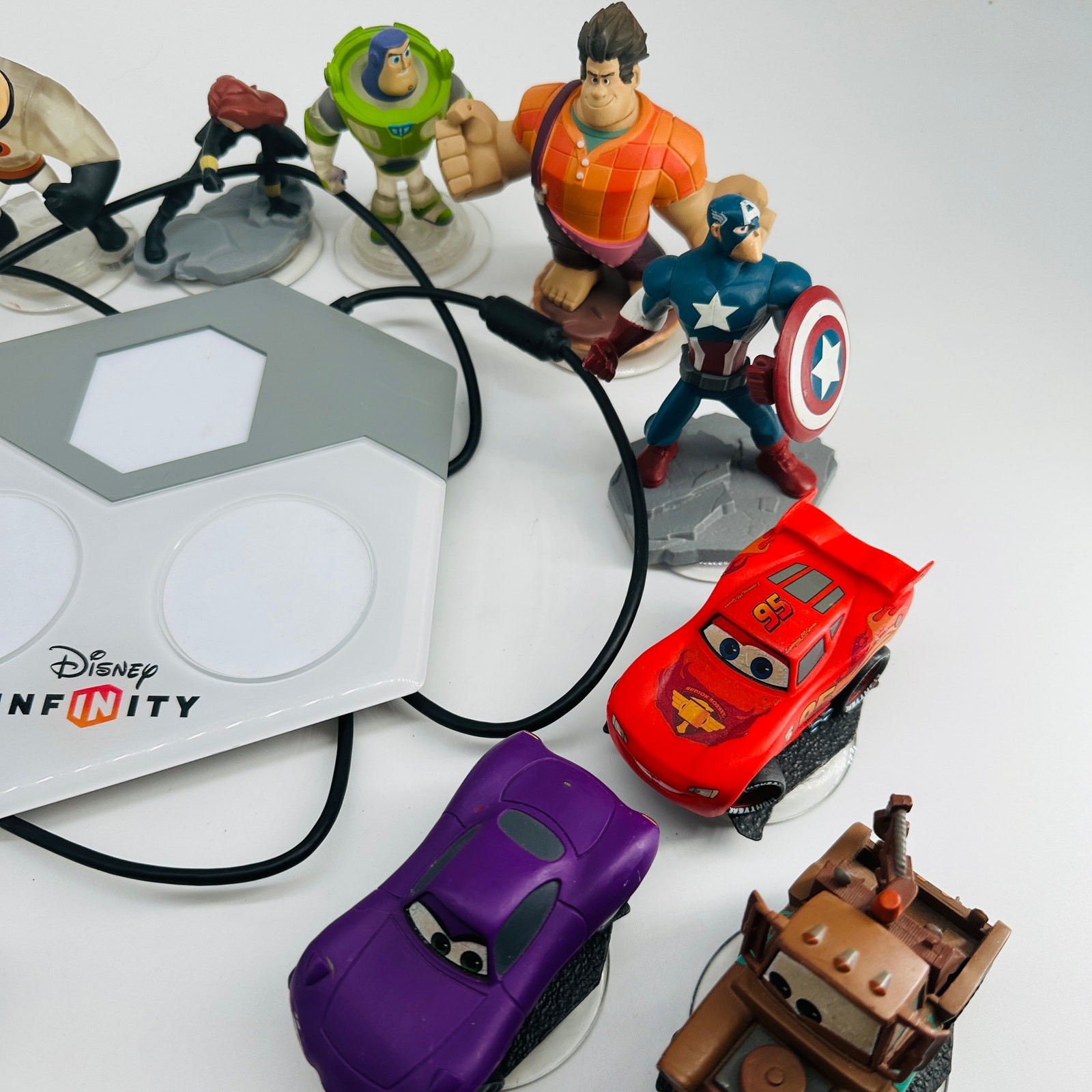 Disney Infinity Lot 13 Mickey Avengers Marvel Cars Thor Buzz Incredibles Portal