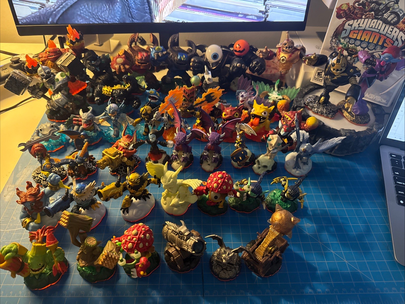 Activision Skylanders Giants Lot Wii Items, Characters, game, portal