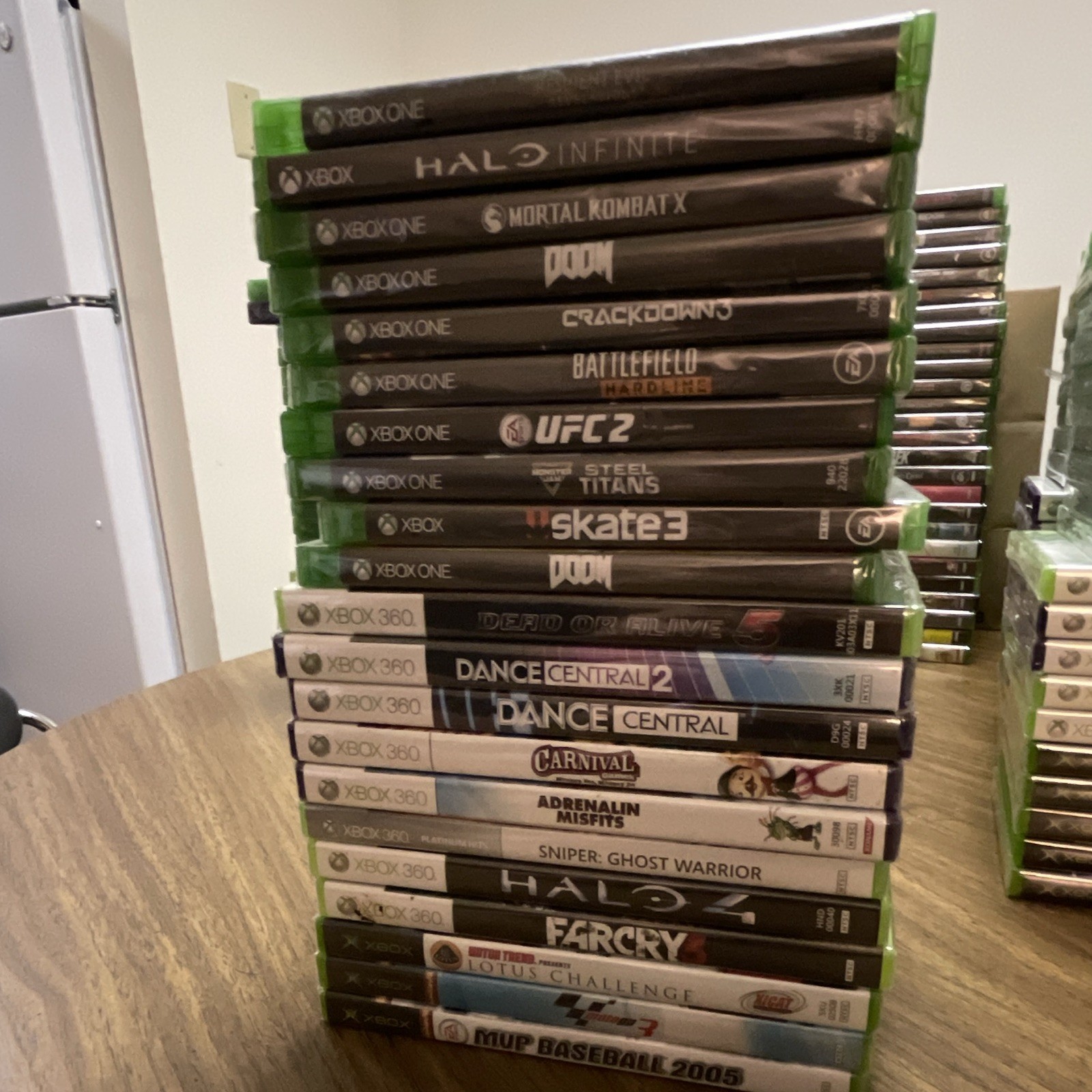 3 Microsoft Xbox One/Xbox 360 Mixed Game Lot w/ Cases Kinect – Halo, Sports