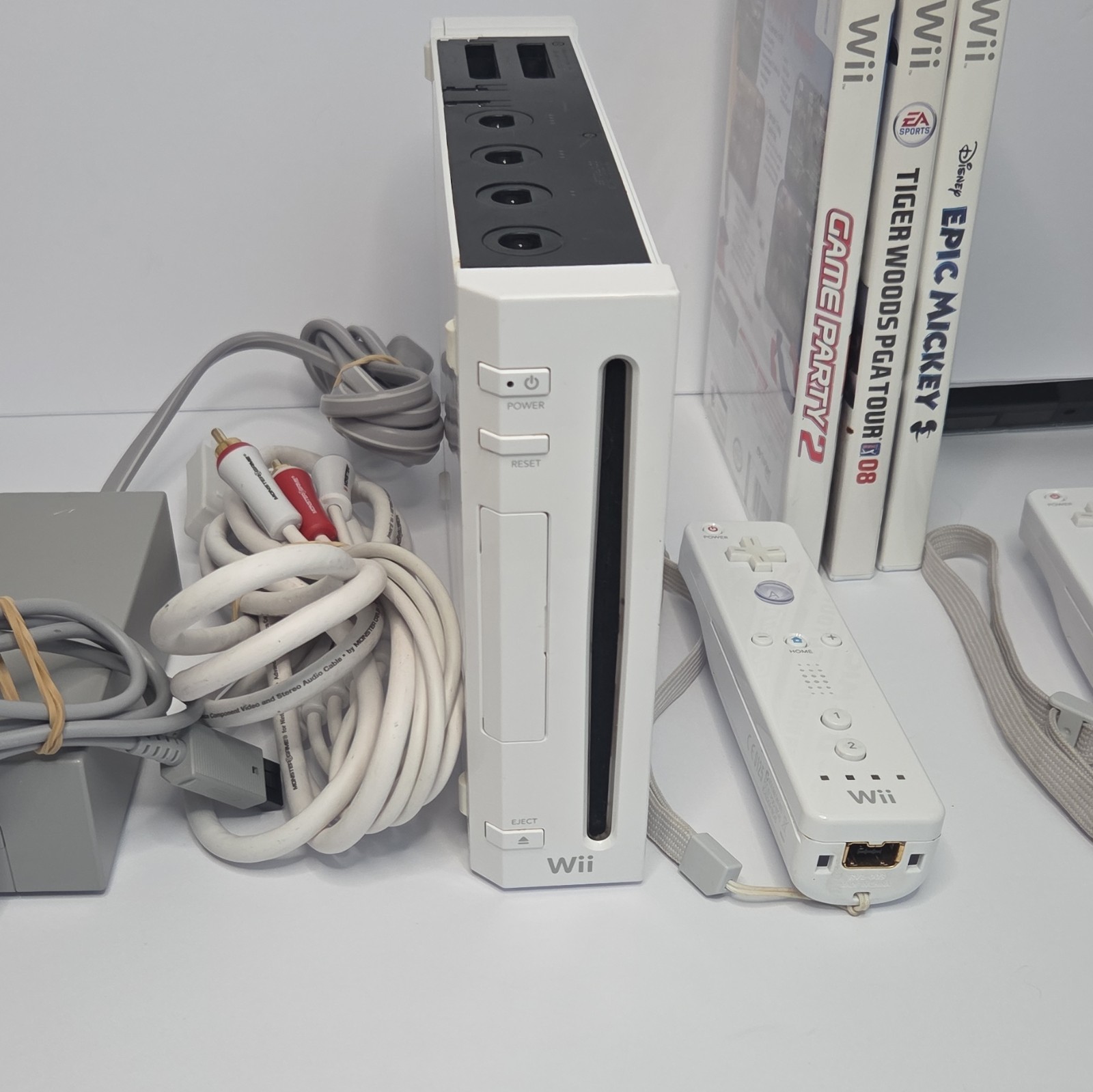 Nintendo Wii Console Bundle w/ 2 Remotes, 2 Nunchuks, Sensor Bar NTSC-U/C