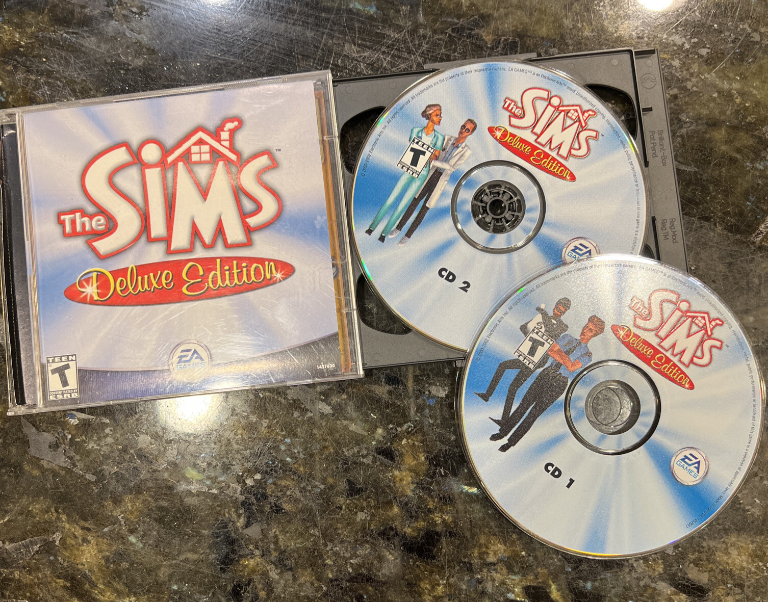 6 PC DVD-Rom Games Hellgate, Medieval II Total War, World Of WarCraft, Sims Lot