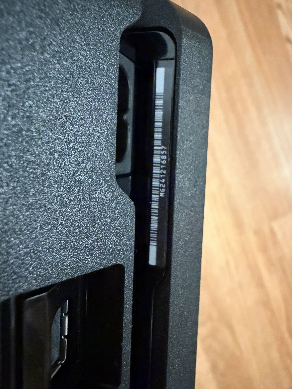 Sony Playstation 4 PS4 Slim 1TB With Controller And Cords