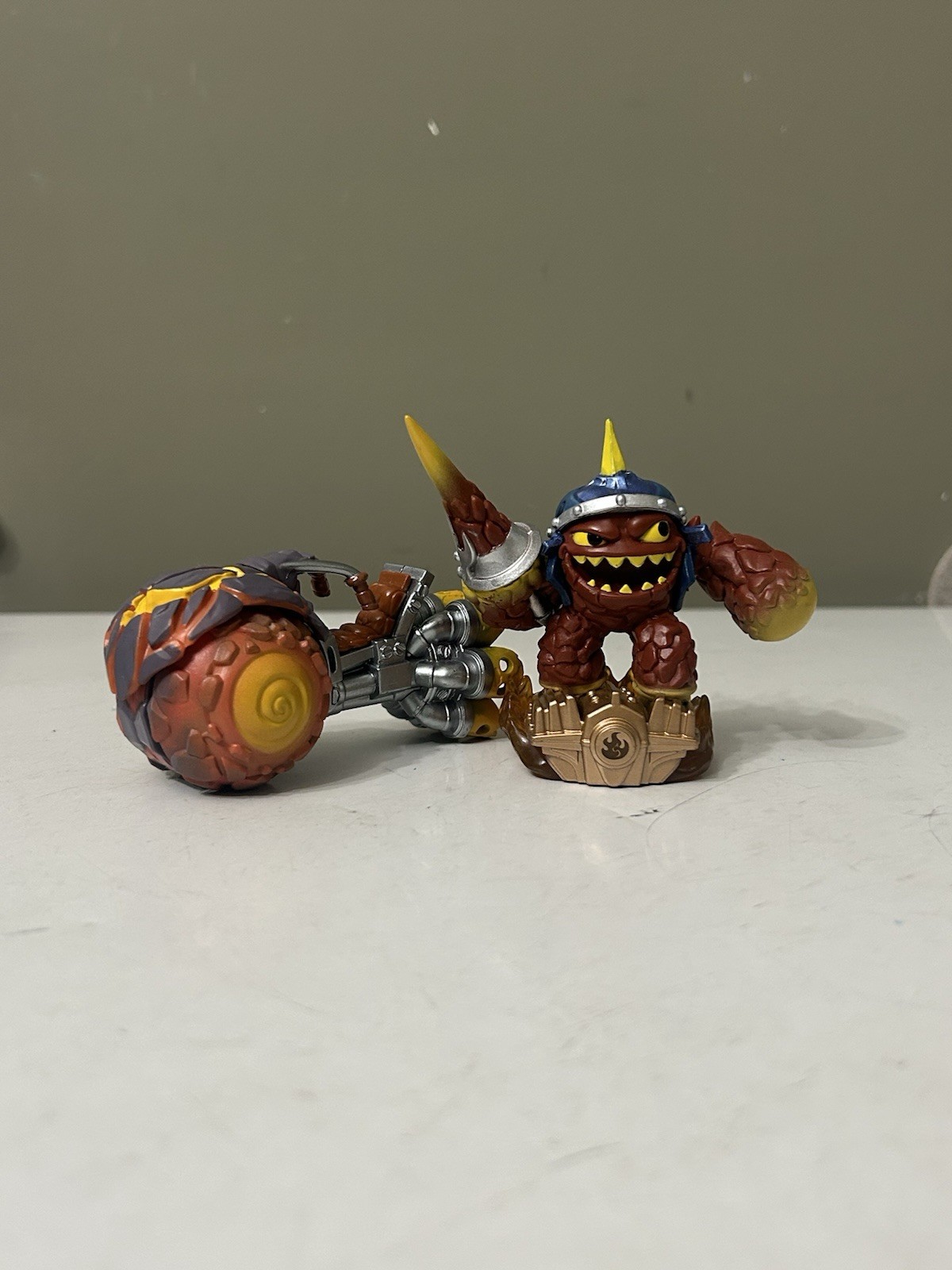 Skylanders Superchargers Lava Lance Eruptor & Burn Cycle Vehicle Set