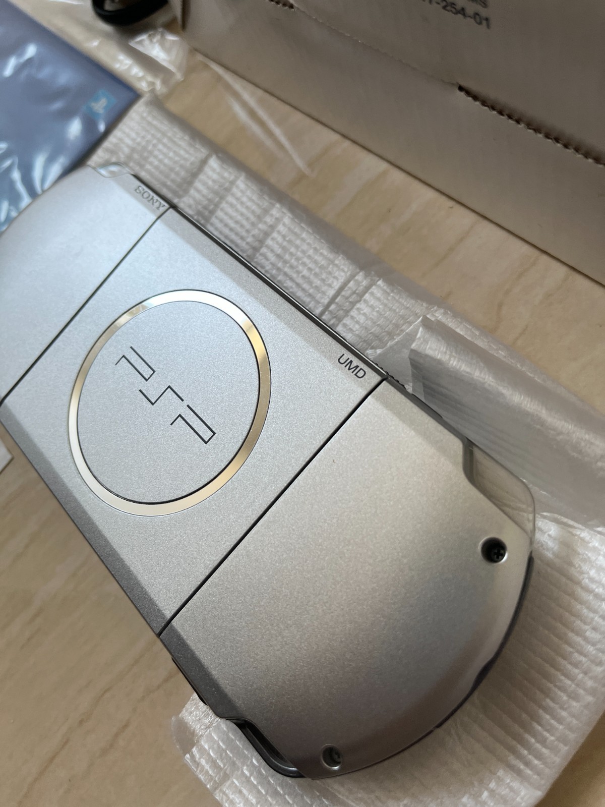 Sony PSP-3000 PSP 3000 Console Silver in Box Region Free Excellent T040