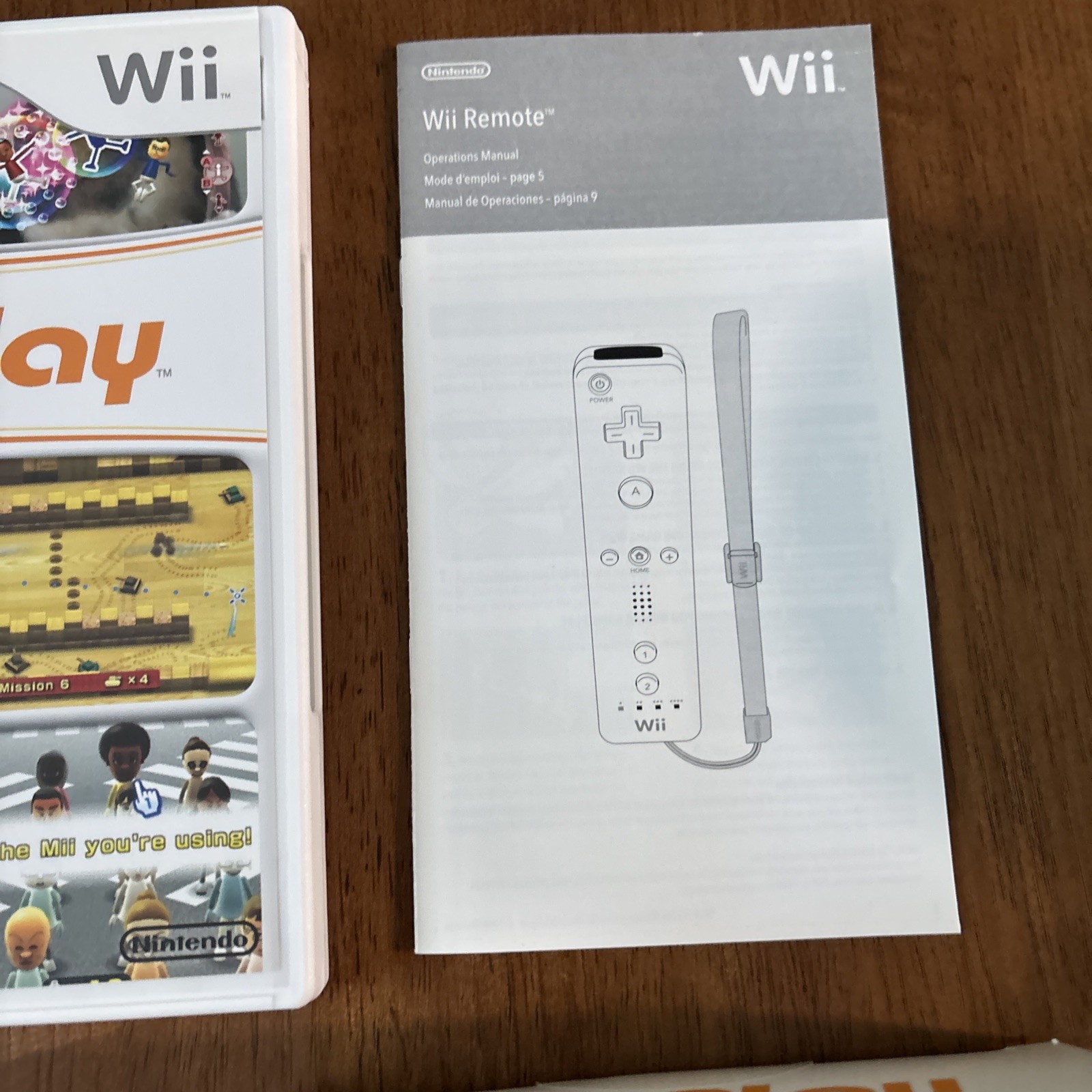 Wii Play with Bonus Wii Remote Nintendo Wii 2007 Mint