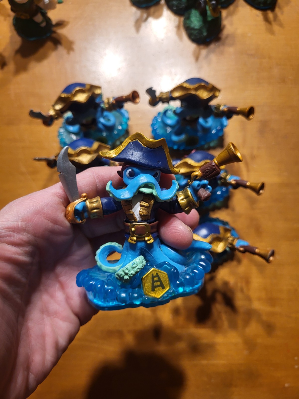LOT 74 Skylanders Swap Force Terrafin Scorp Rip Tide Zoo Lou Elf Wash Buckler