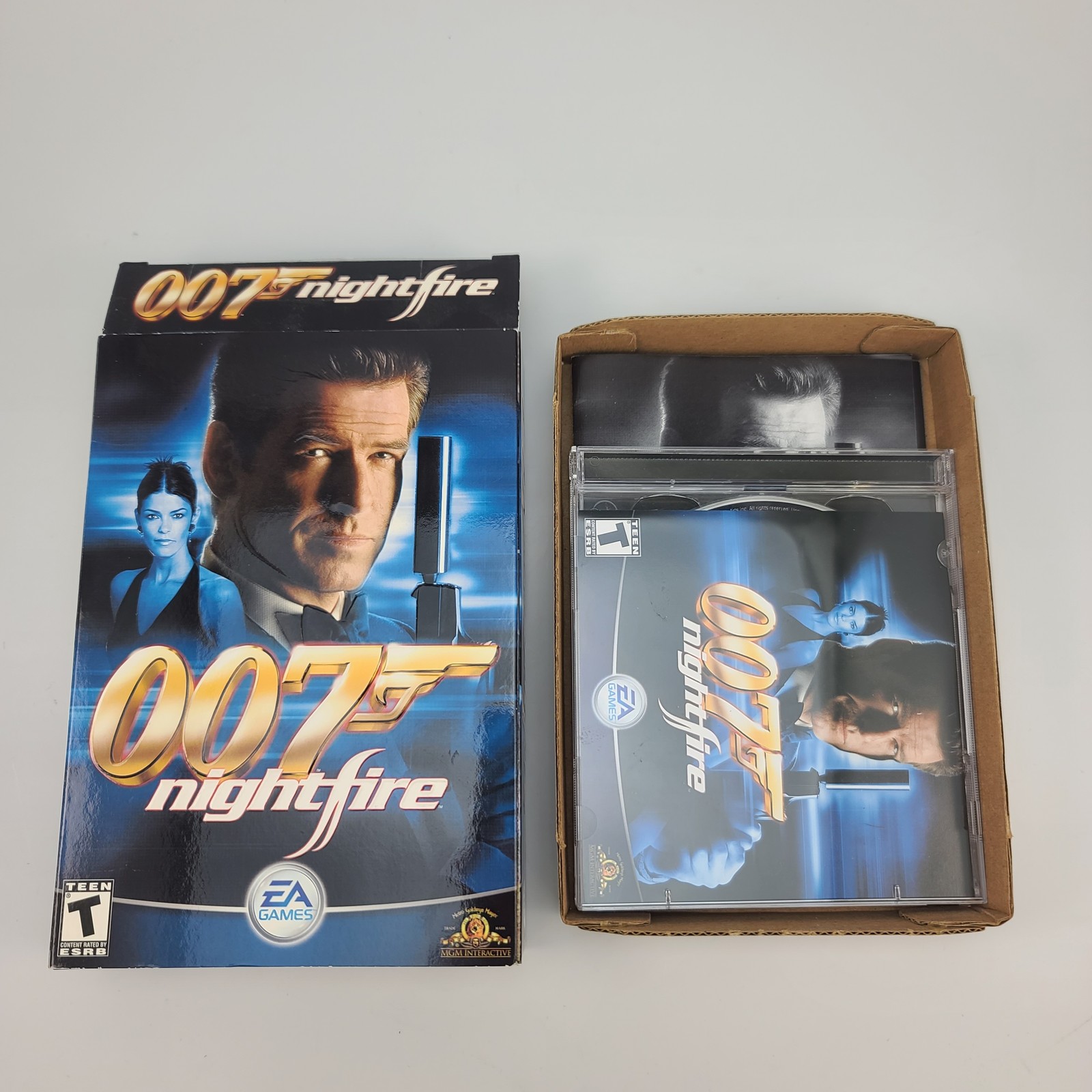 007 Nightfire PC CD-ROM Game James Bond EA Games MGM Interactive Complete 2002