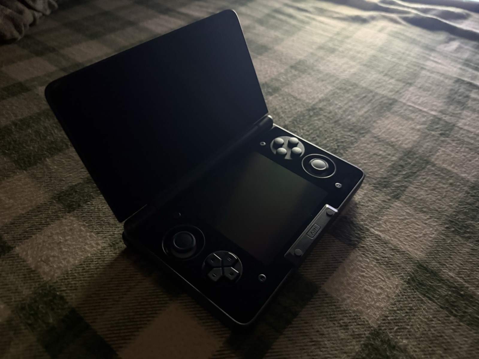 AYN Thor Handheld Black Base Model 8+ 128GB 1080p