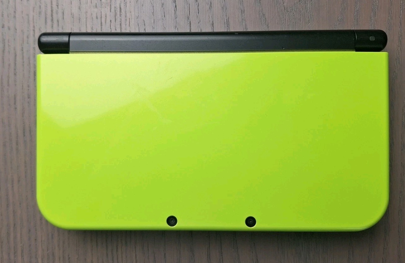 New Nintendo 3DS XL Lime Black | Charger + 32GB SD Card | Region Free