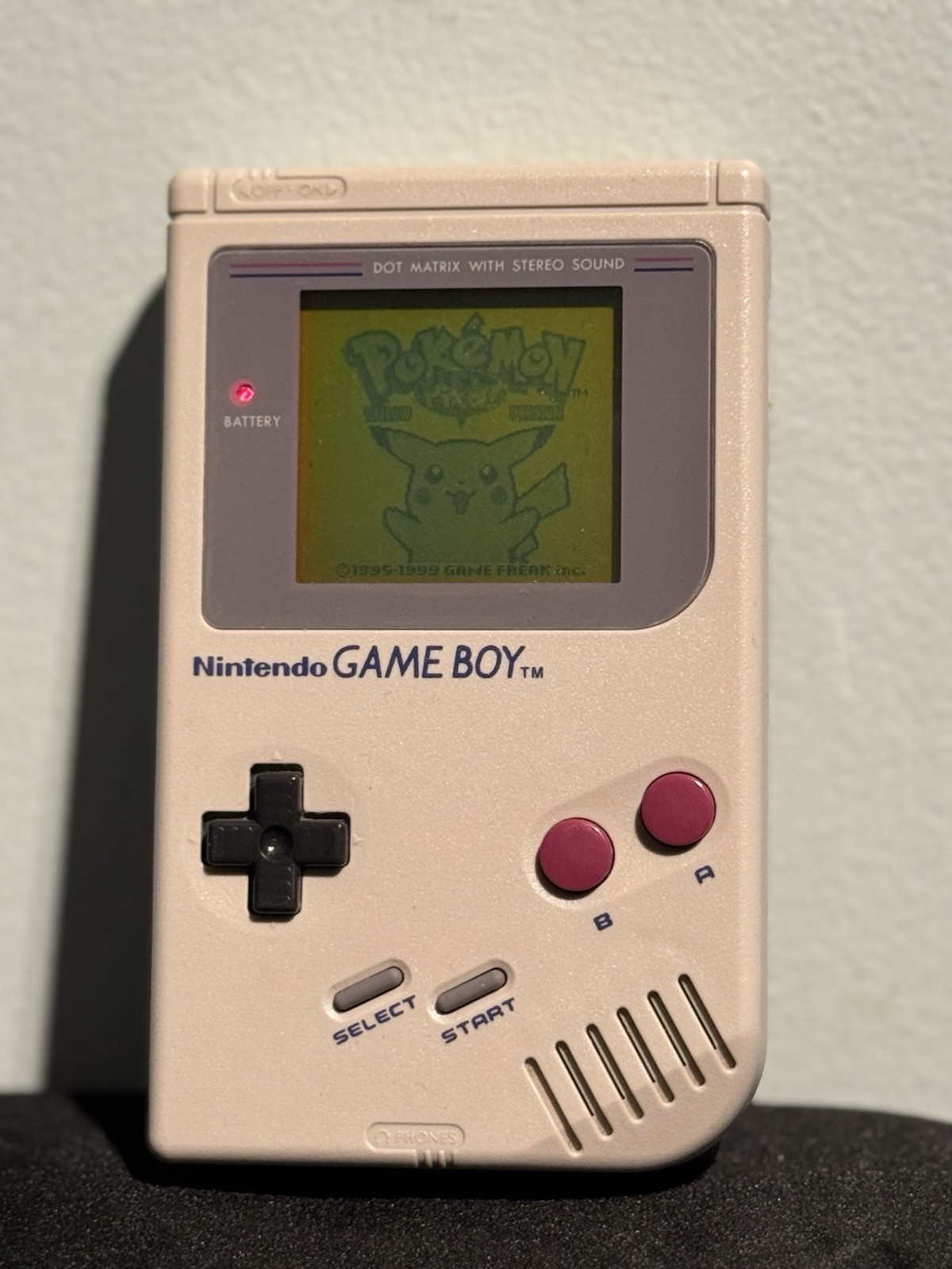 Nintendo Game Boy System Bundle Pokémon Special Pikachu Edition & Mortal Combat