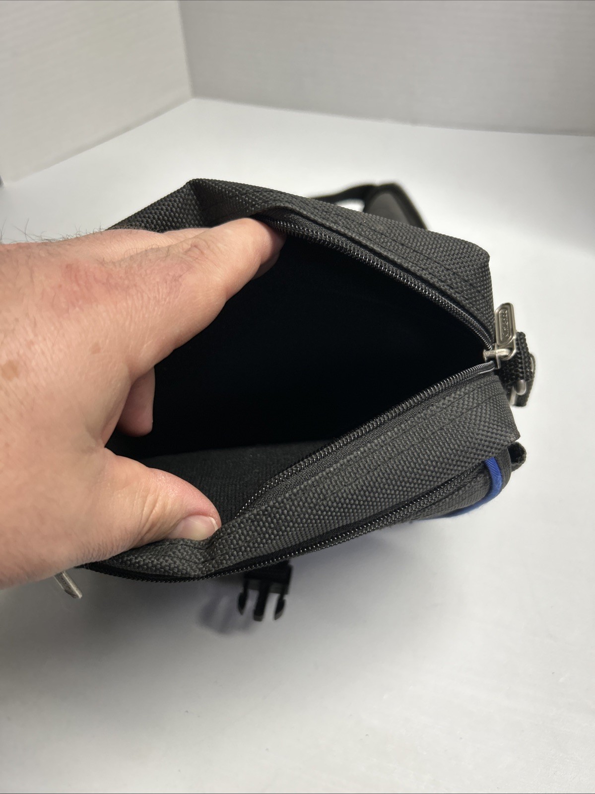VINTAGE OFFICIAL NINTENDO GAMEBOY ADVANCE CARRYING CASE FANNY PACK. B1