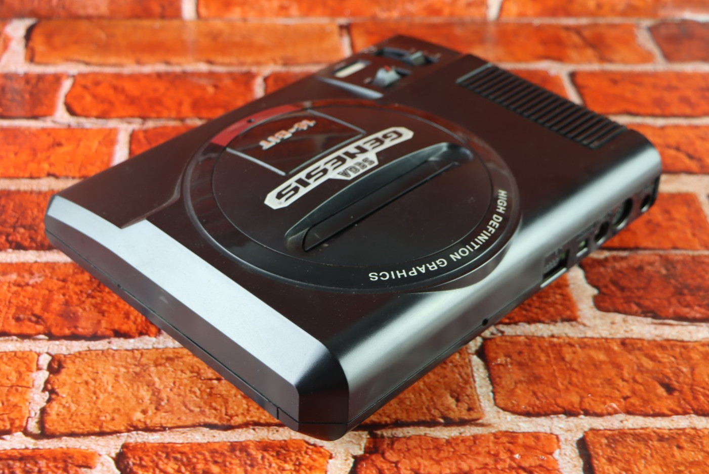 SEGA Genesis 16-Bit Model 1601 High Definition Graphics In Box Bundle WORKING