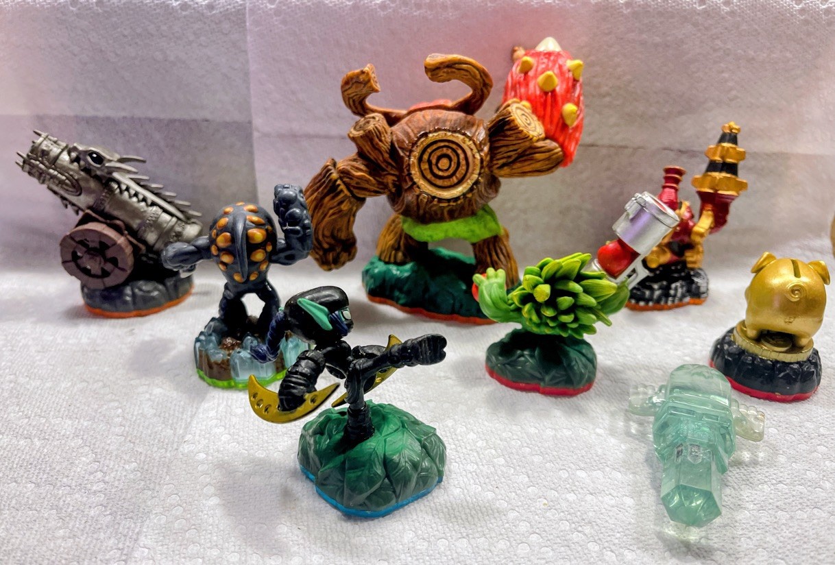Activision Skylanders Spyro’s Adventure Figure Lot – Lot of 8 figures