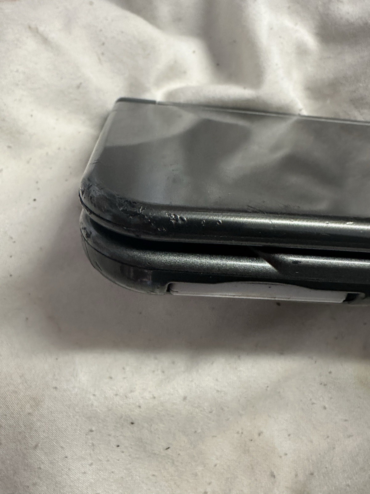 Nintendo “New”3DS XL Black System RED-001 W/ Charger , Mario Kart 7 & Carry Case