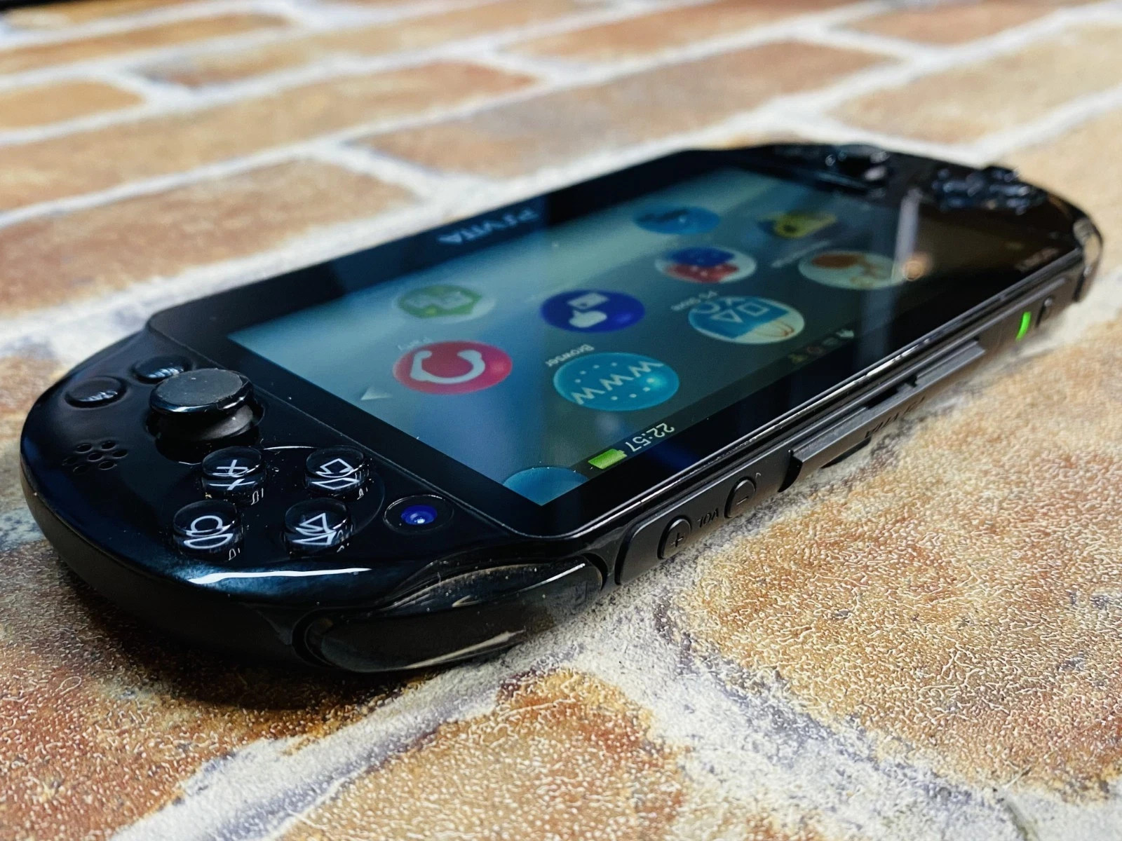 PS Vita Black PCH 2000 SONY PlayStation Japan 16GB Charger 3 Games No.2
