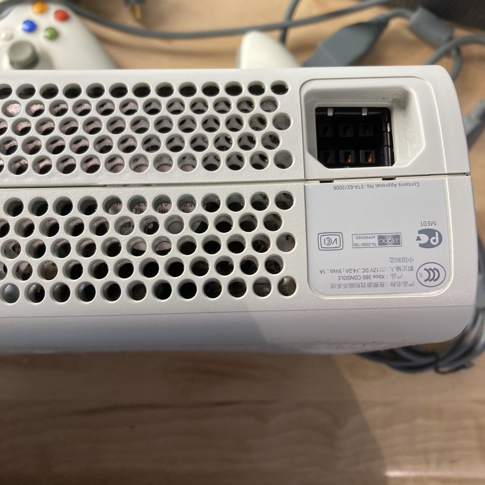 Microsoft Xbox 360 Console 2x Controllers Cords Kinect