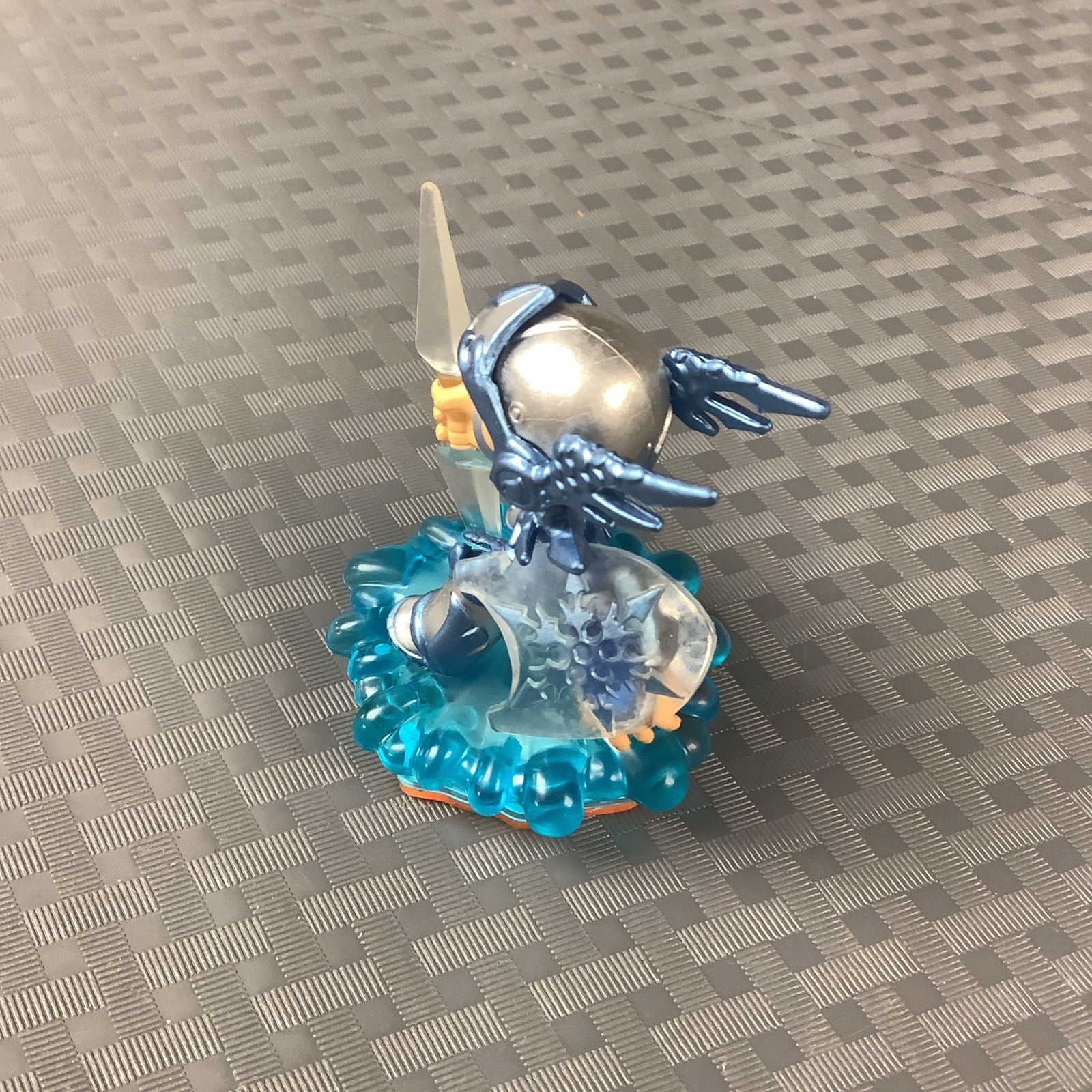 SKYLANDERS GIANTS LIGHTCORE CHILL FIGURE – WATER ELEMENT – Authentic!