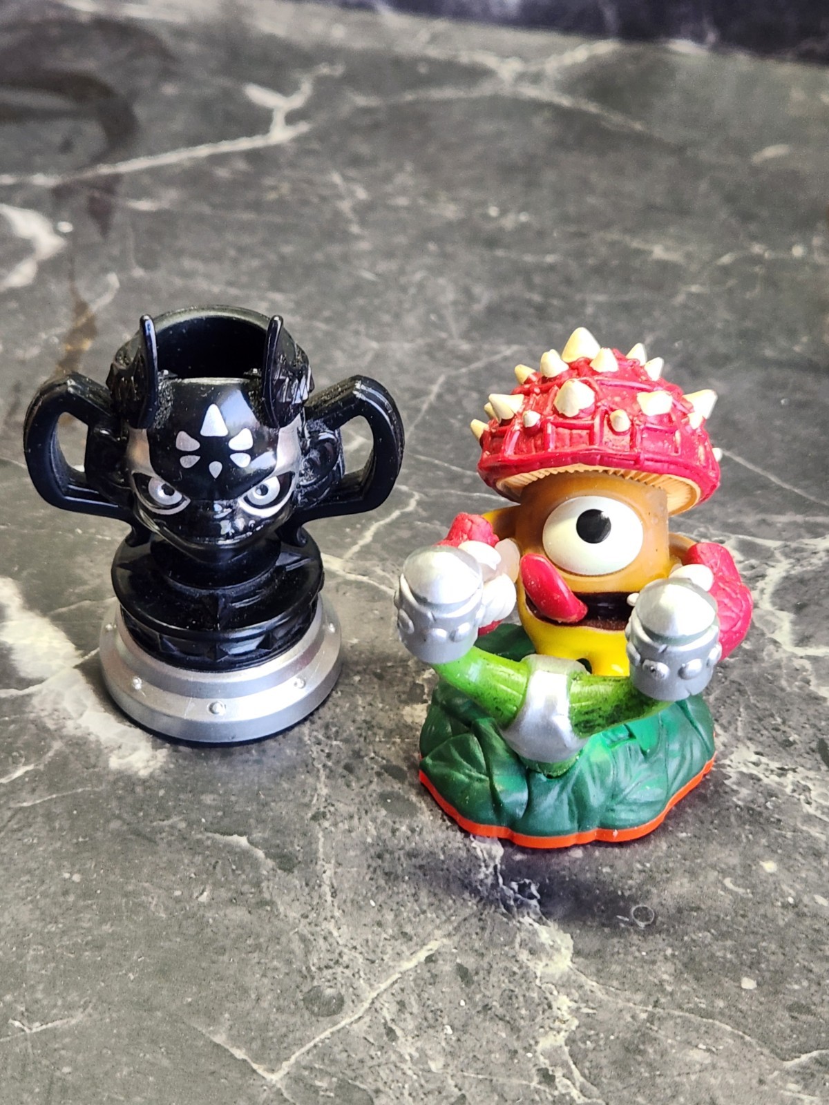 Skylanders Activision Collectible Action Figure Lot Assorted 30 + 3 Portals/card