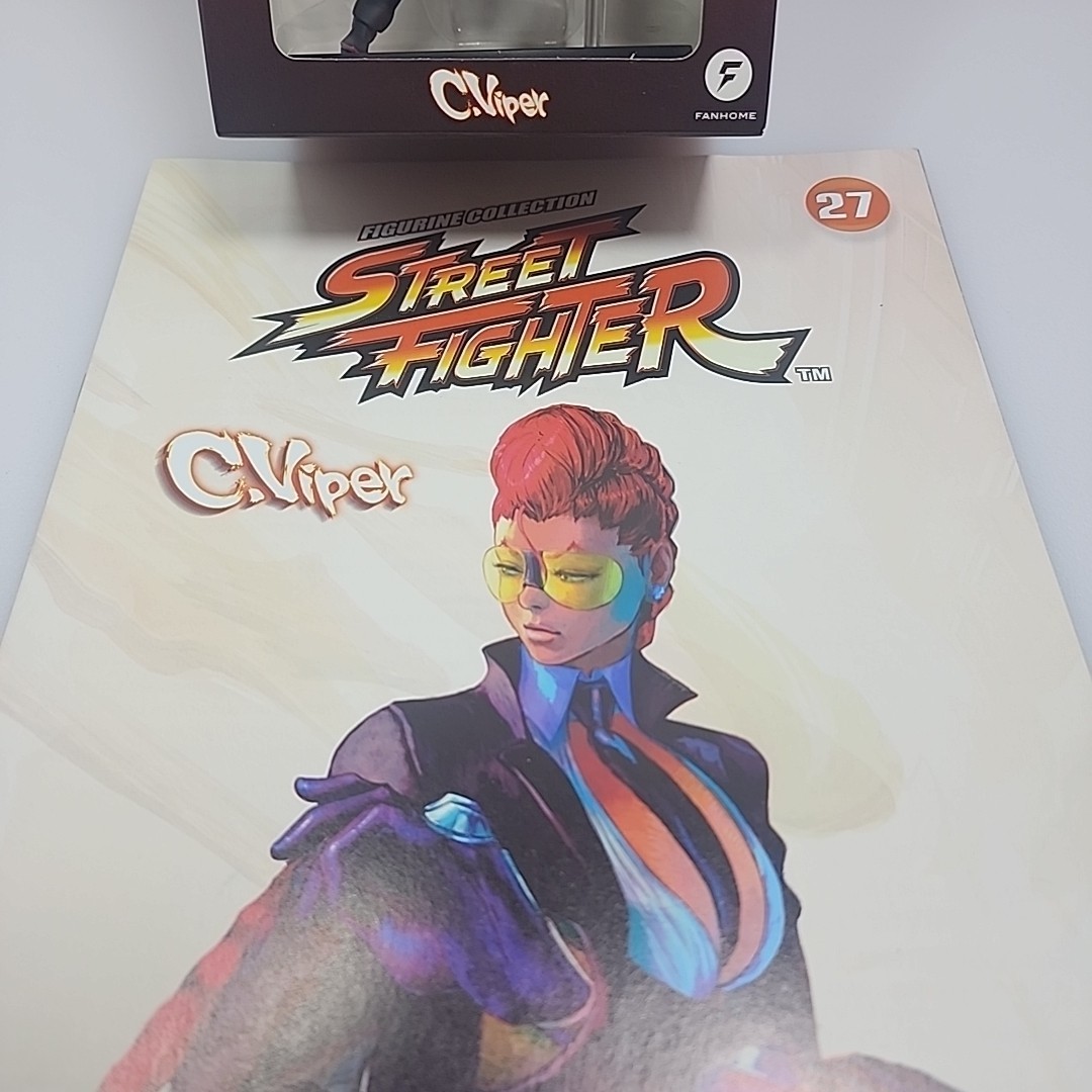 Street Fighter C.Viper Figurine 27 With Booklet Capcom Fanhome Video Game