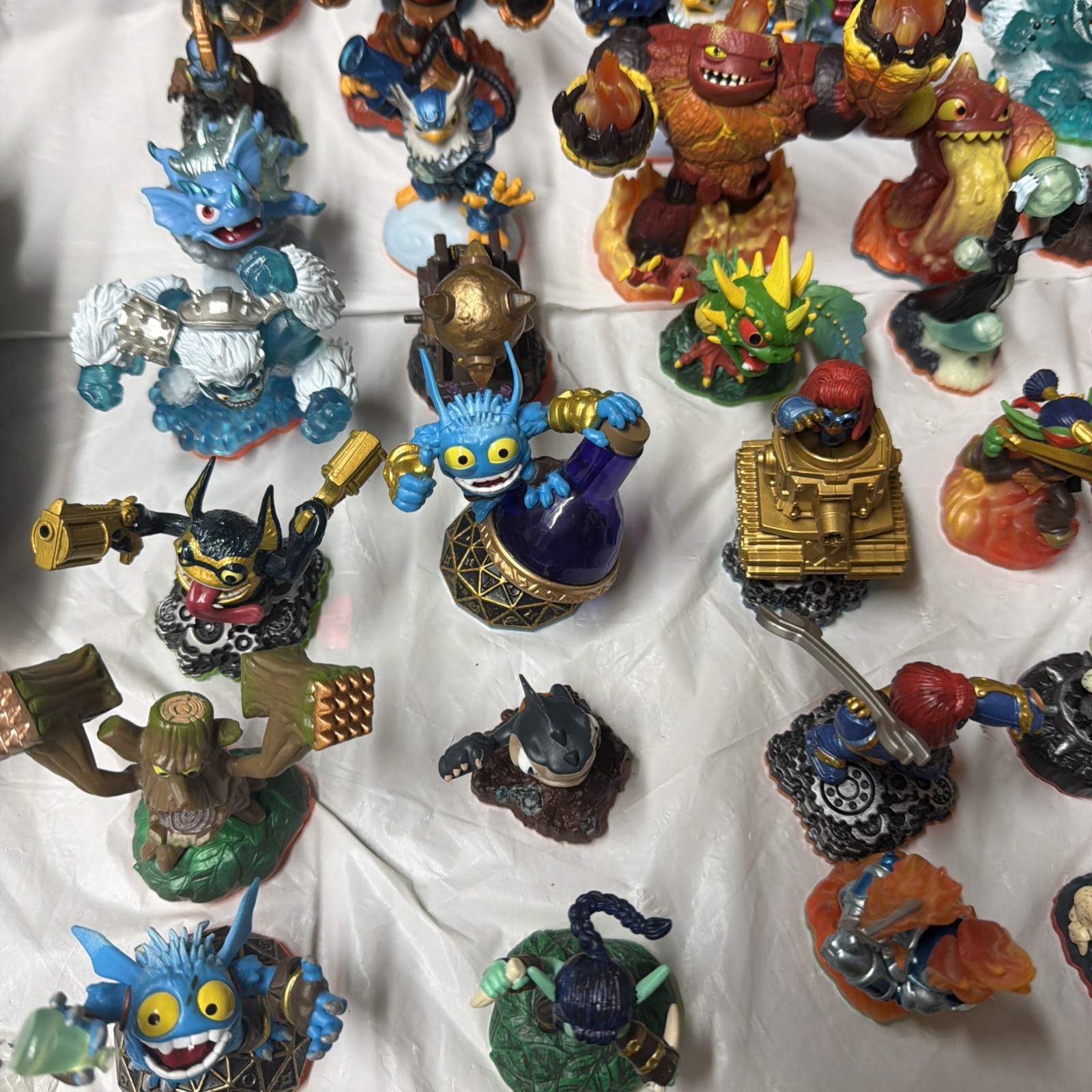 LOT 42 Skylanders: Spyro’s, Giants & More Adventure Game Skylander Figures