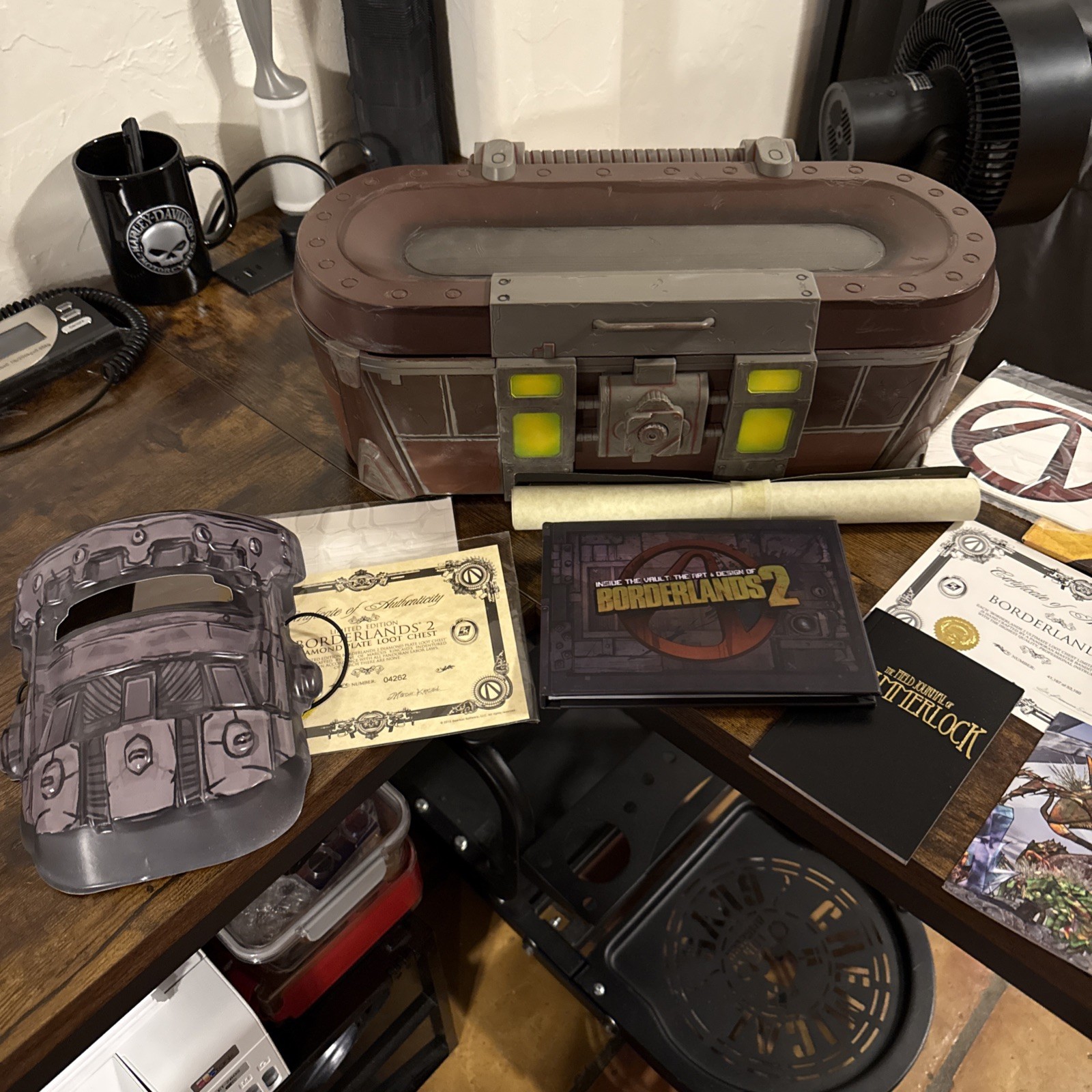 Borderlands 2 Loot Chest Collector’s Edition Diamond Plate Loot chest + extras