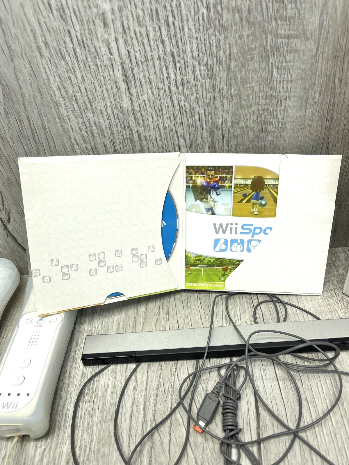 Nintendo Wii Console RVL-001 White CIB Bundle 2 Remotes Wii Sports Tested