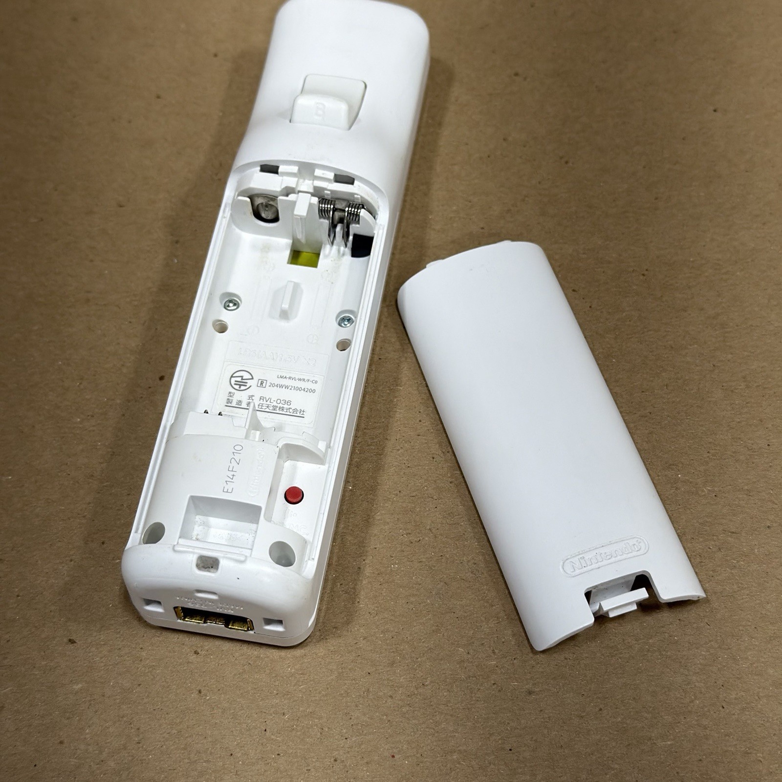Official Wii Remote WHITE Nintendo Motion Plus & Sleeve Strap Wii U Controller