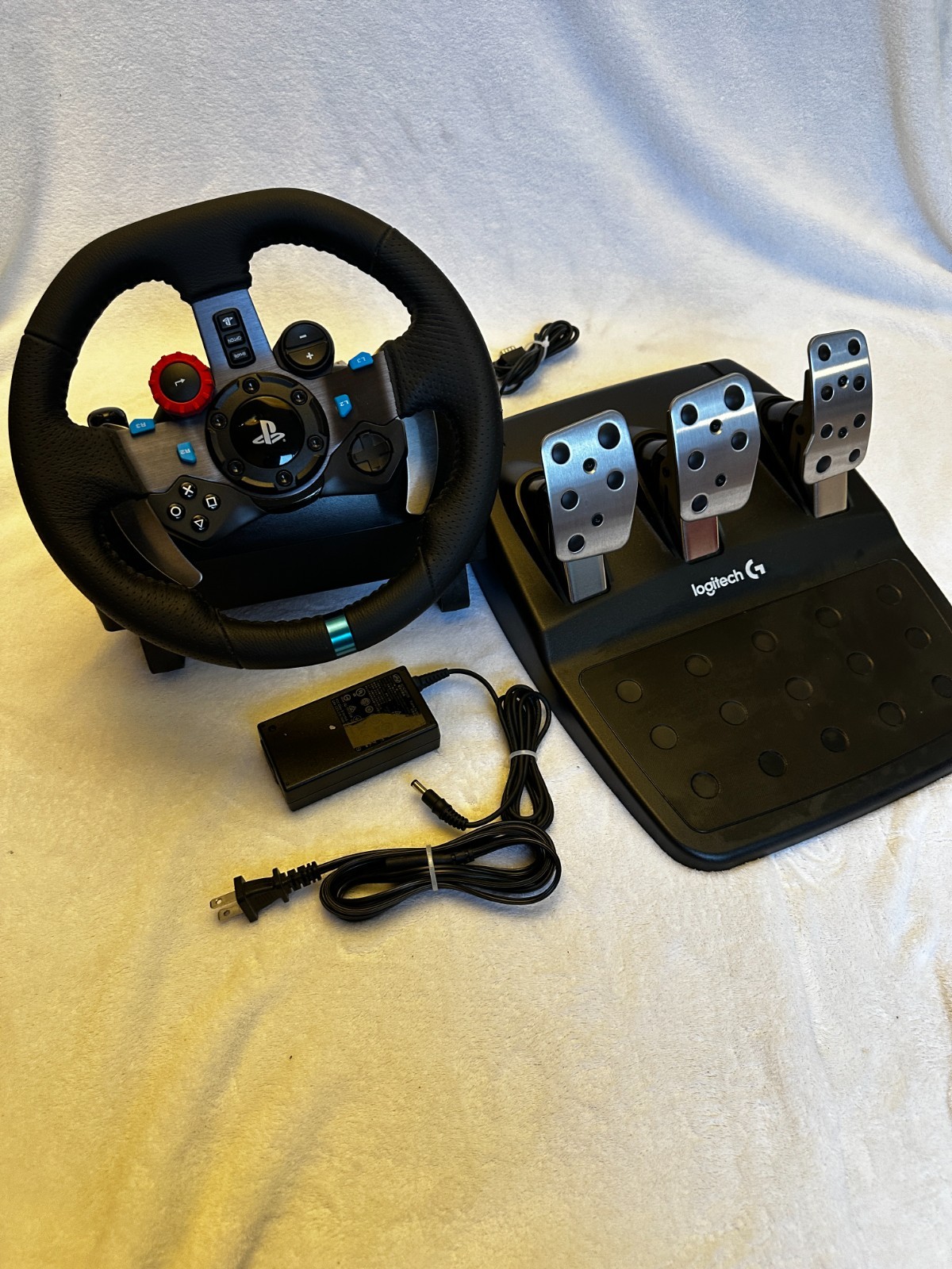 LOGITECH G29 DRIVING FORCE RACING WHEEL FOR PLAYSTATION 4