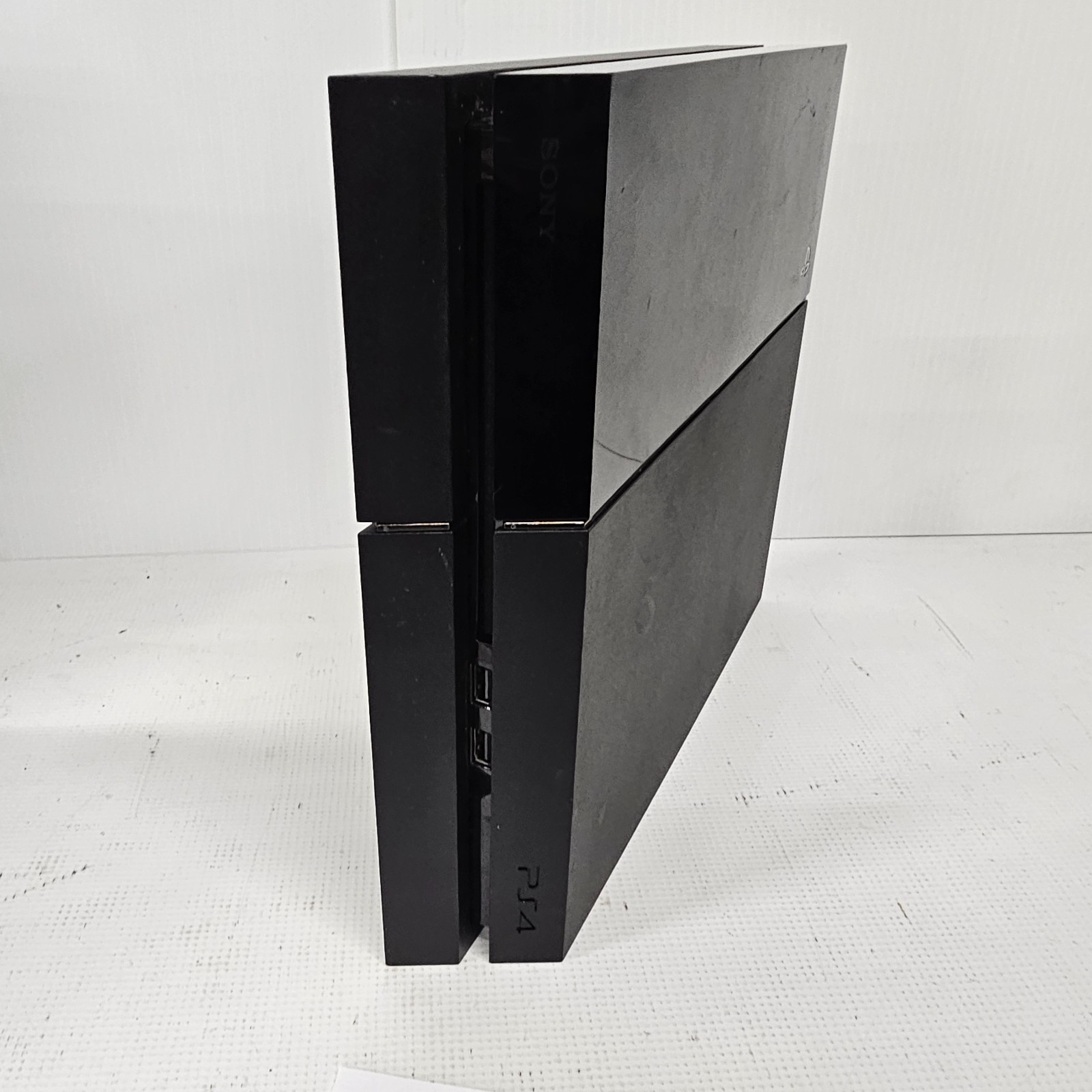 Sony PlayStation 4 CUH-1001A 500GB (loose shell app starting issues no return)