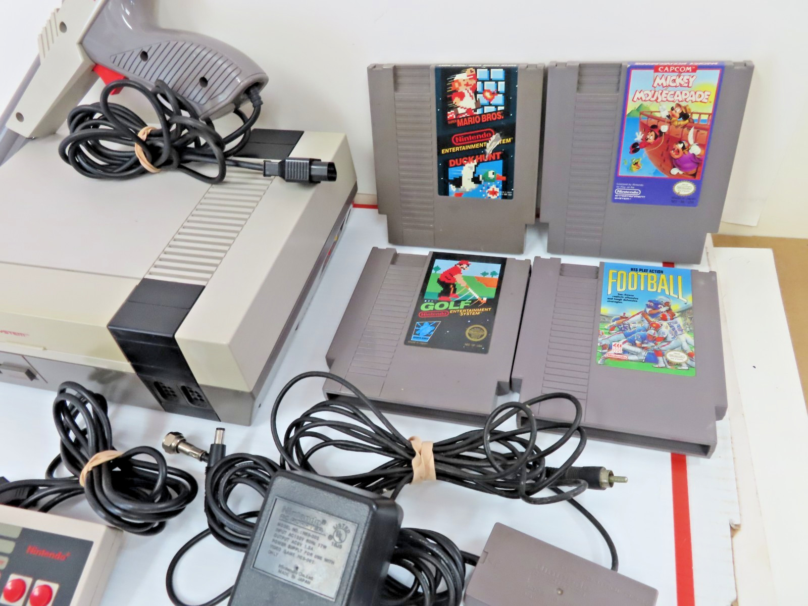 REGULAR NINTENDO SYSTEM CONSOLE COMPLETE BUNDLE + GAMES TESTED & WORKING NES-001