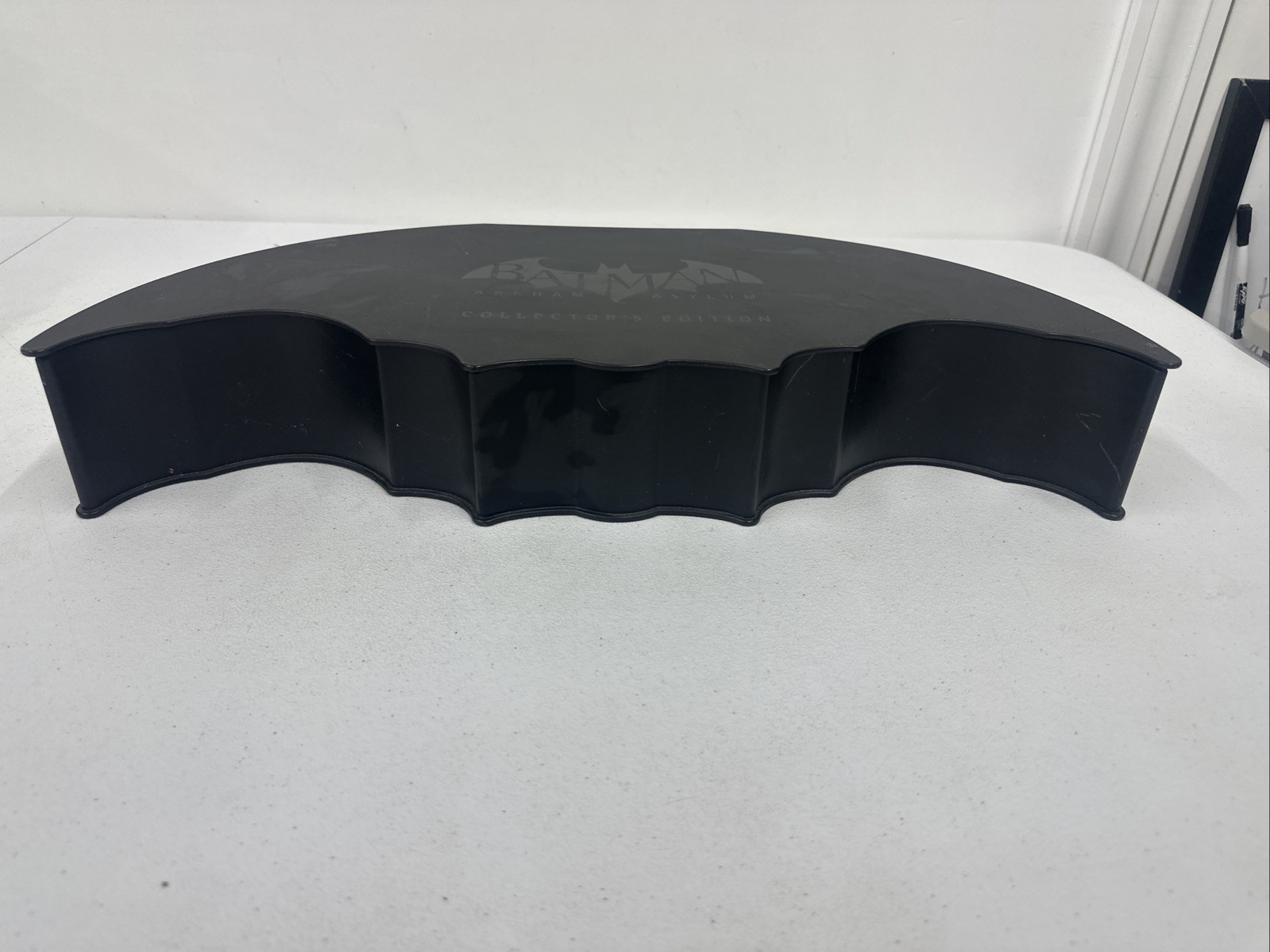 Batman Arkham Asylum Collectors Edition Wing Case, Batarang, Book No Game Wear