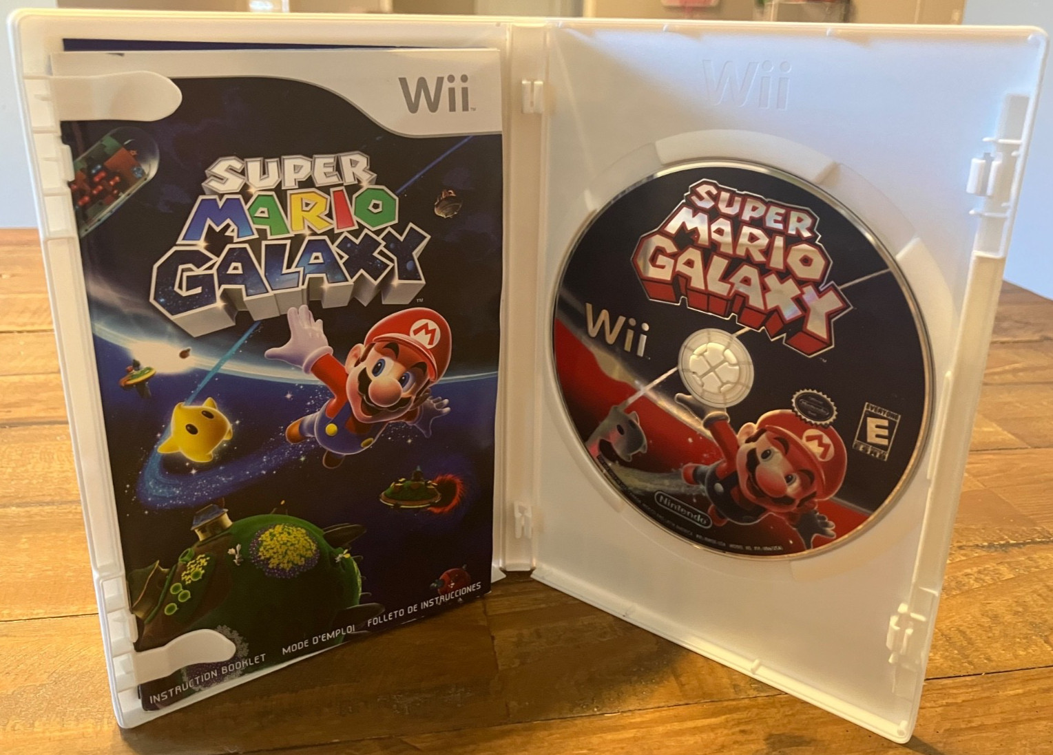 Super Mario Galaxy (Nintendo Wii, 2007) Complete In Box