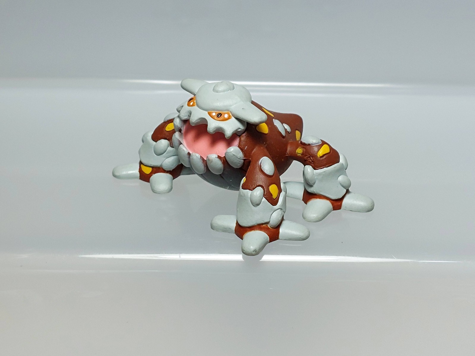 Heatran Pokemon Clipping Figure Bandai 2009 Candy Toy Japan E07 0.8in