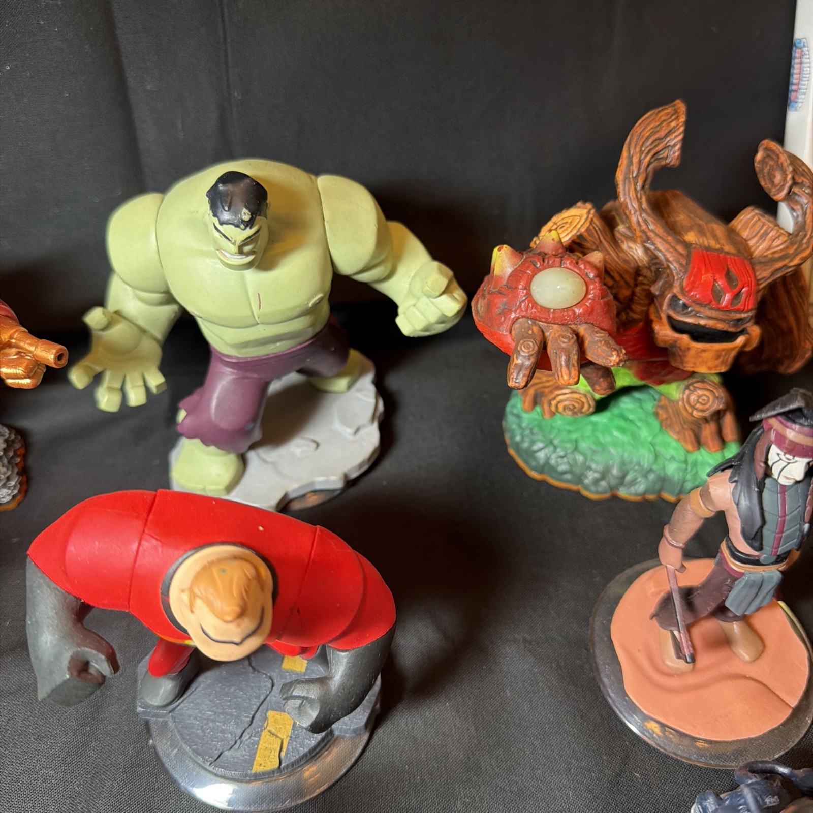 Skylanders Mixed Lot Of 35 Action Figure Toys+vehicles+2 Xbox Game DVDs
