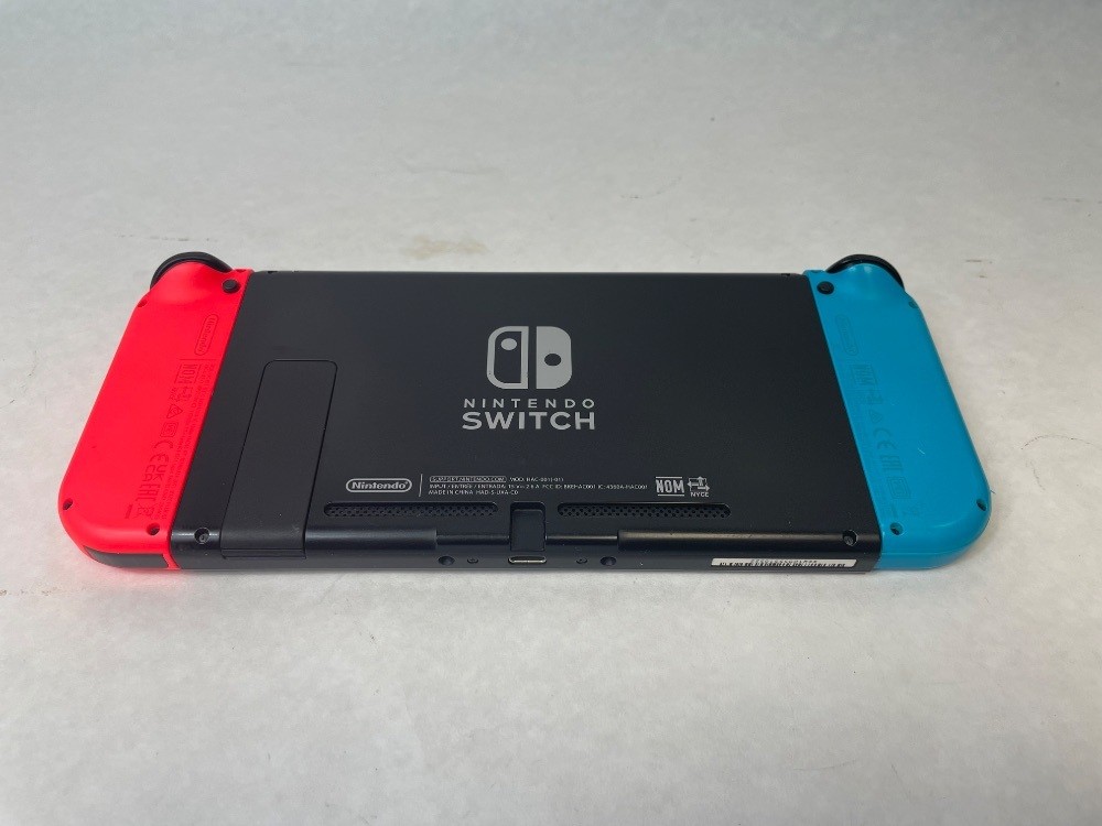 32GB Nintendo Switch Console V2 w/128GB SD, Dock, ACC