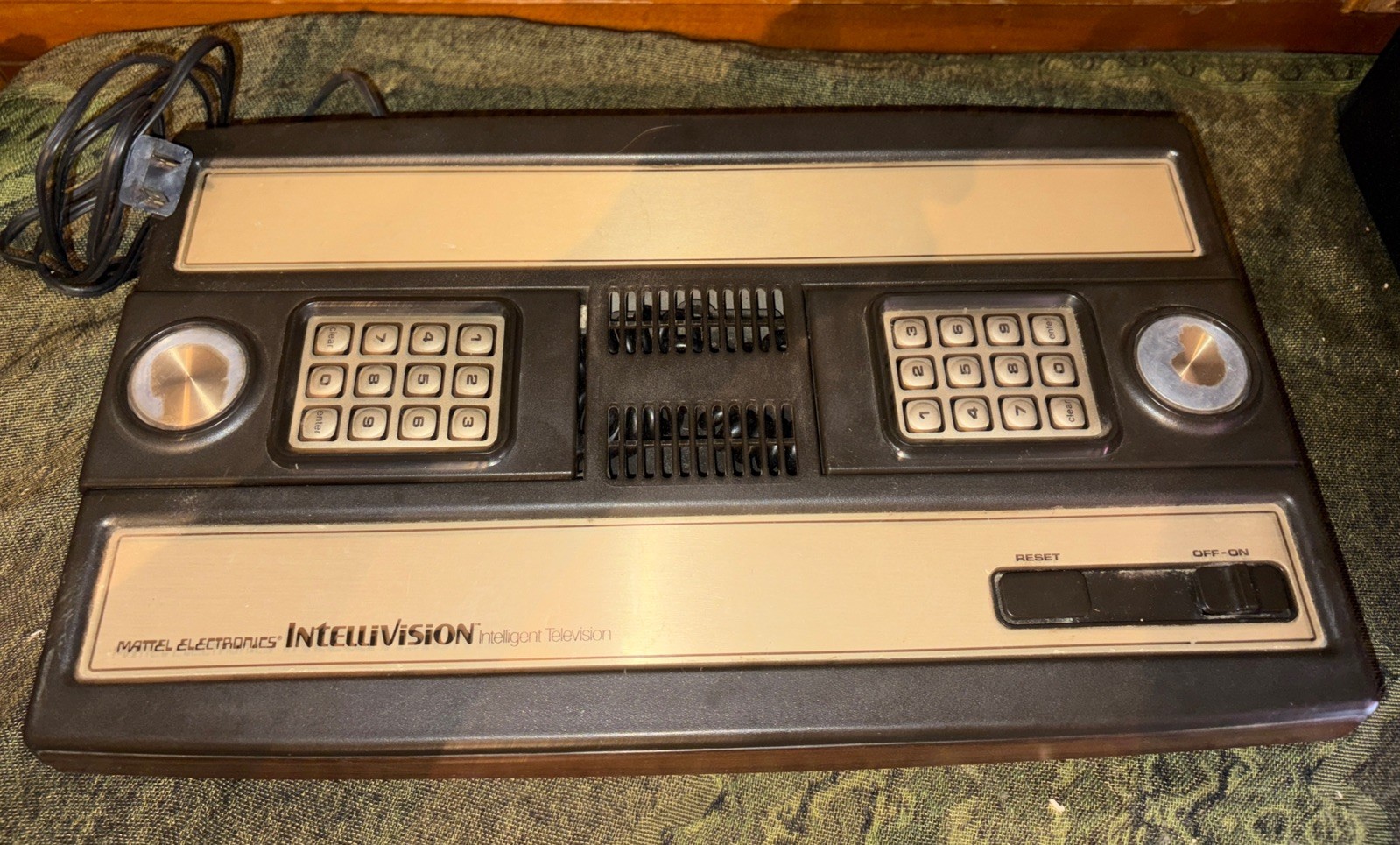 Intellivision 2609 Woodgrain Brown And Gold Tone Gaming Console Only Tested