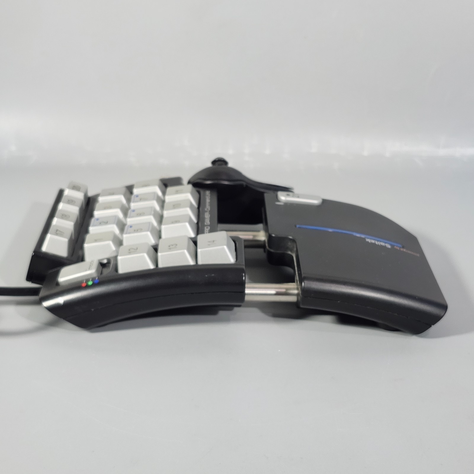 Saitek Left-Handed Pad Pro Gamer Command Unit PZ31A USB 2.0 21 Button No CD-ROM