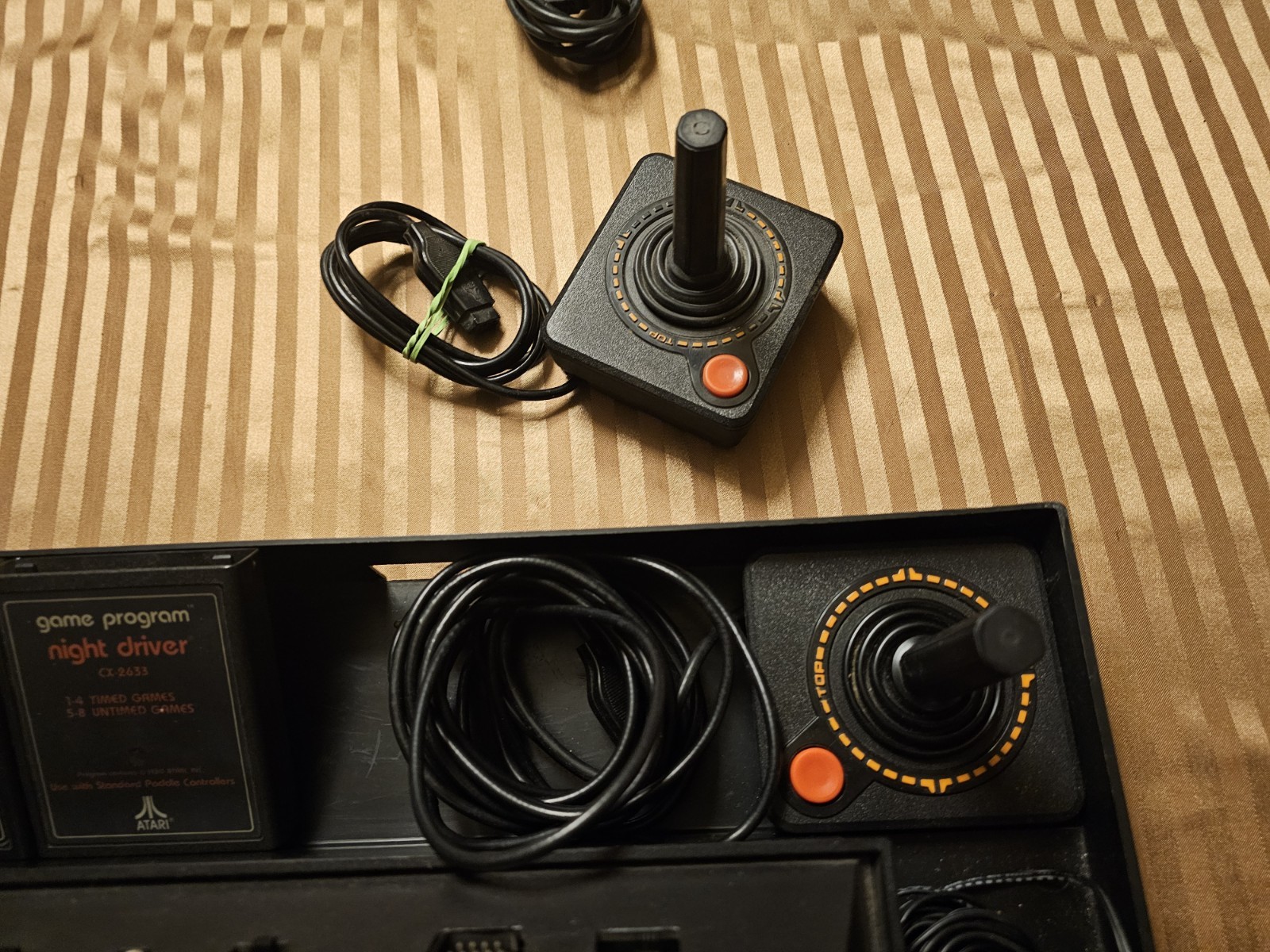 ATARI BUNDLE WITH SYSTEM, CONTROLLERS, CASE, GAMES, BOOKS, HOOKUPS CX-2600A