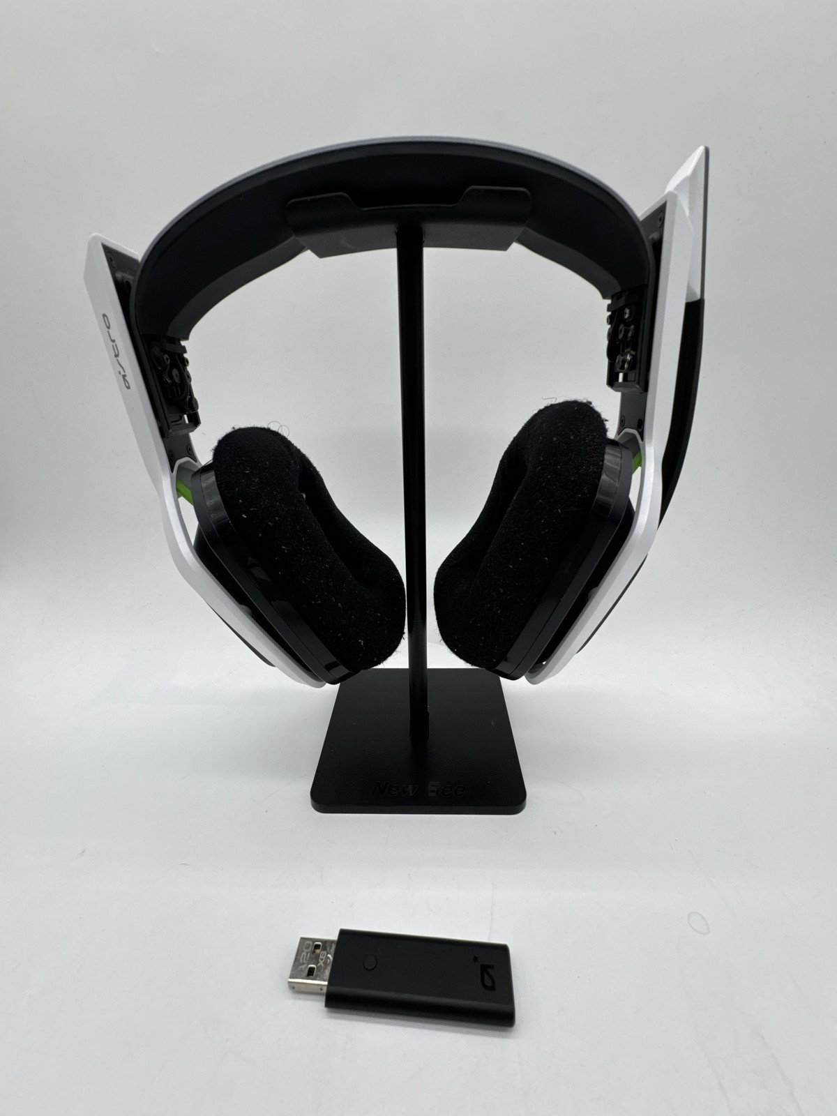 Logitech ASTRO Gaming A20 Wireless Headset Gen 2 for Xbox Series X S PC Mac (2)