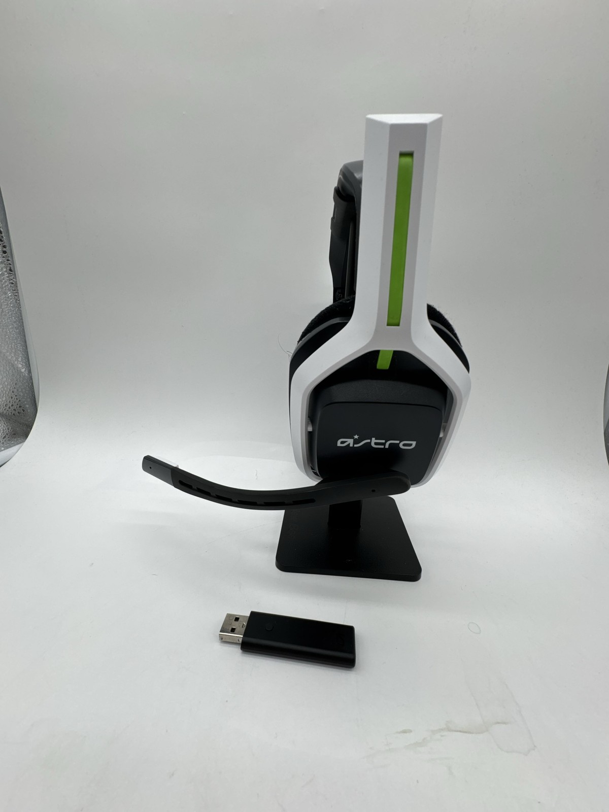 Logitech ASTRO Gaming A20 Wireless Headset Gen 2 for Xbox Series X S PC Mac (2)