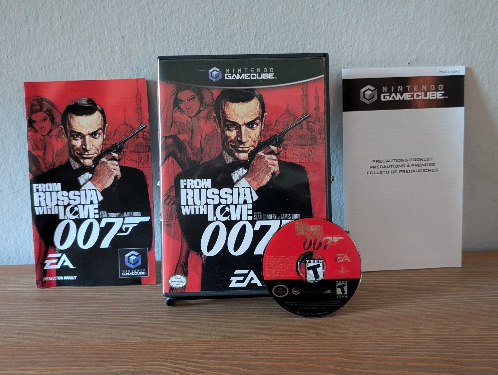 From Russia With Love 007 (Nintendo GameCube, 2005) Complete CIB & TESTED